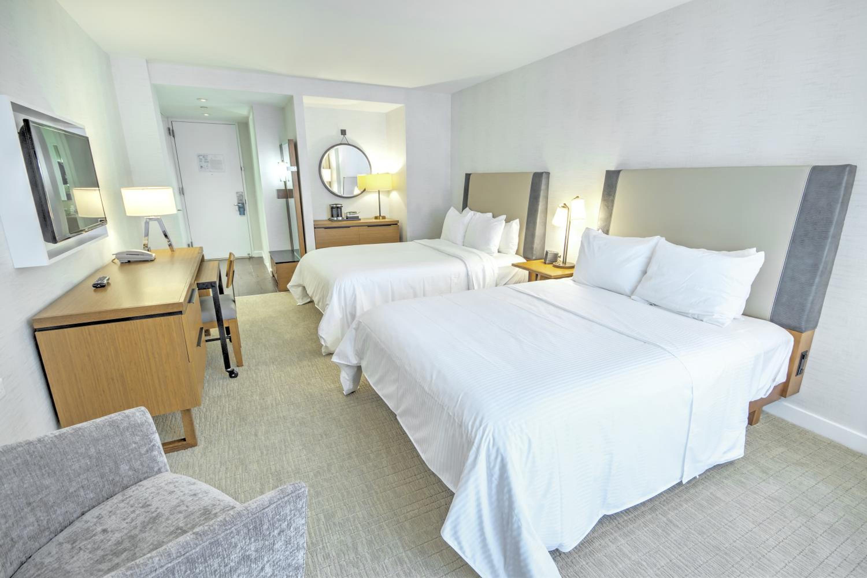 Double Room with Two Queen Beds photo 3