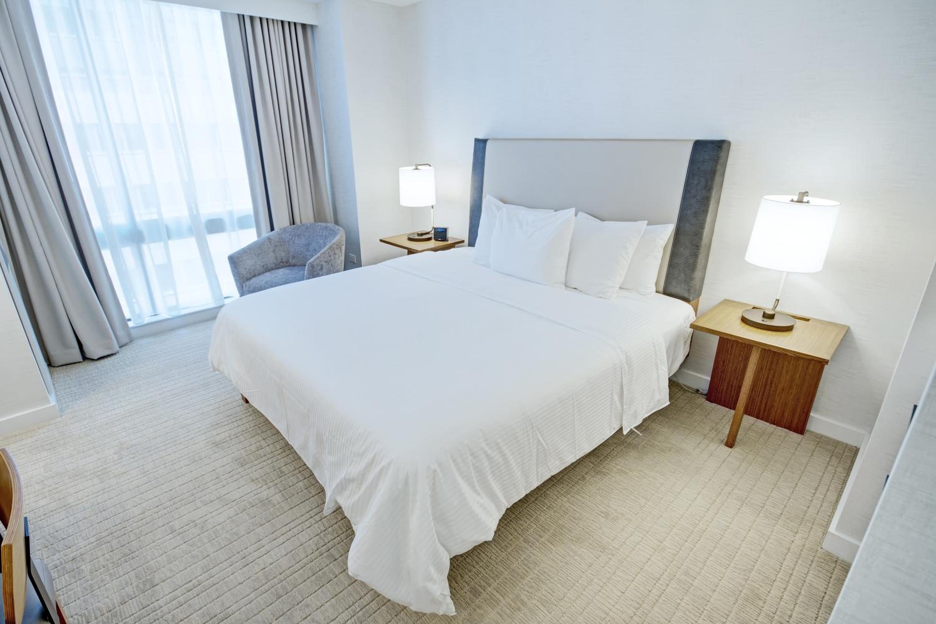 Deluxe King Room photo 2