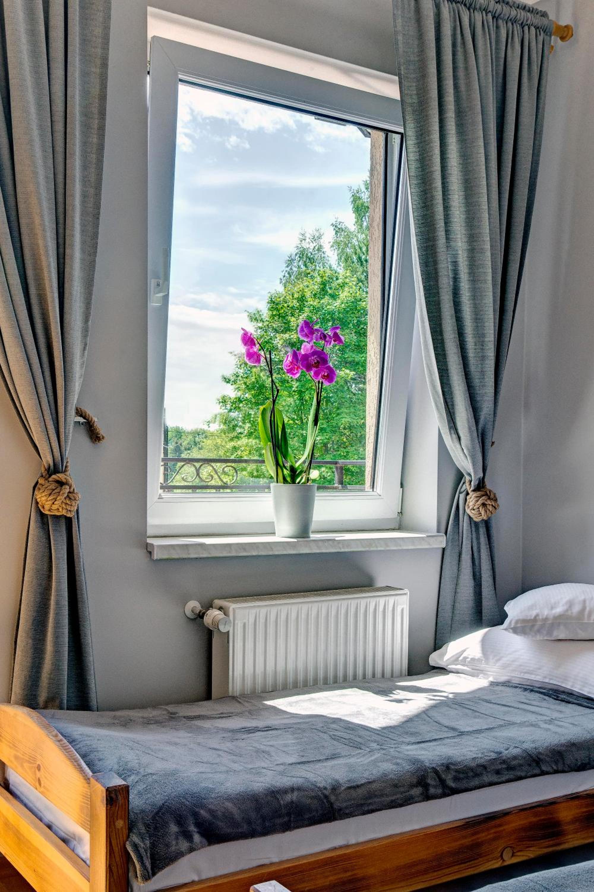 Quadruple Room with Balcony - Photo 3