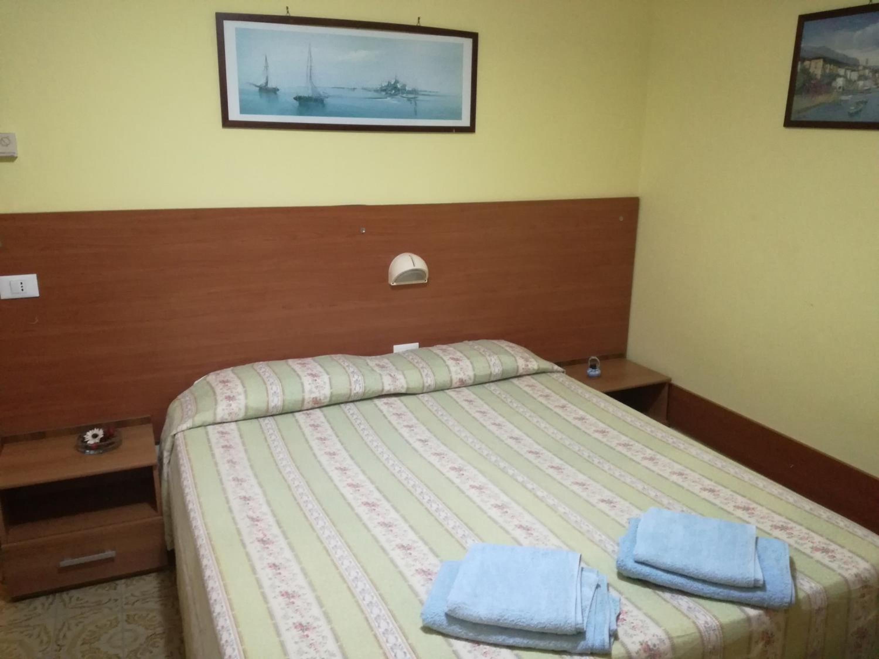 Double or Twin Room photo 2