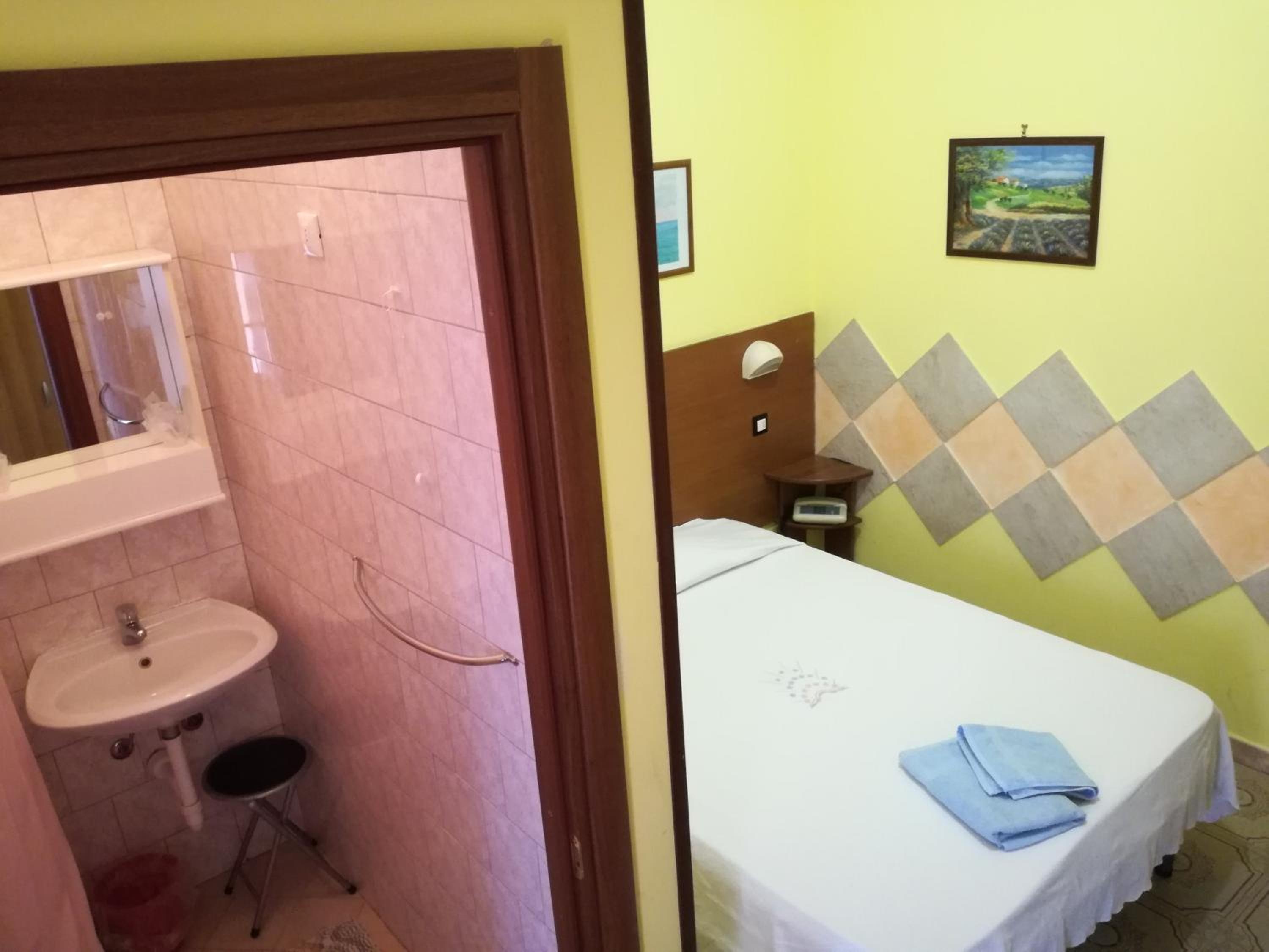 Single Room photo 2