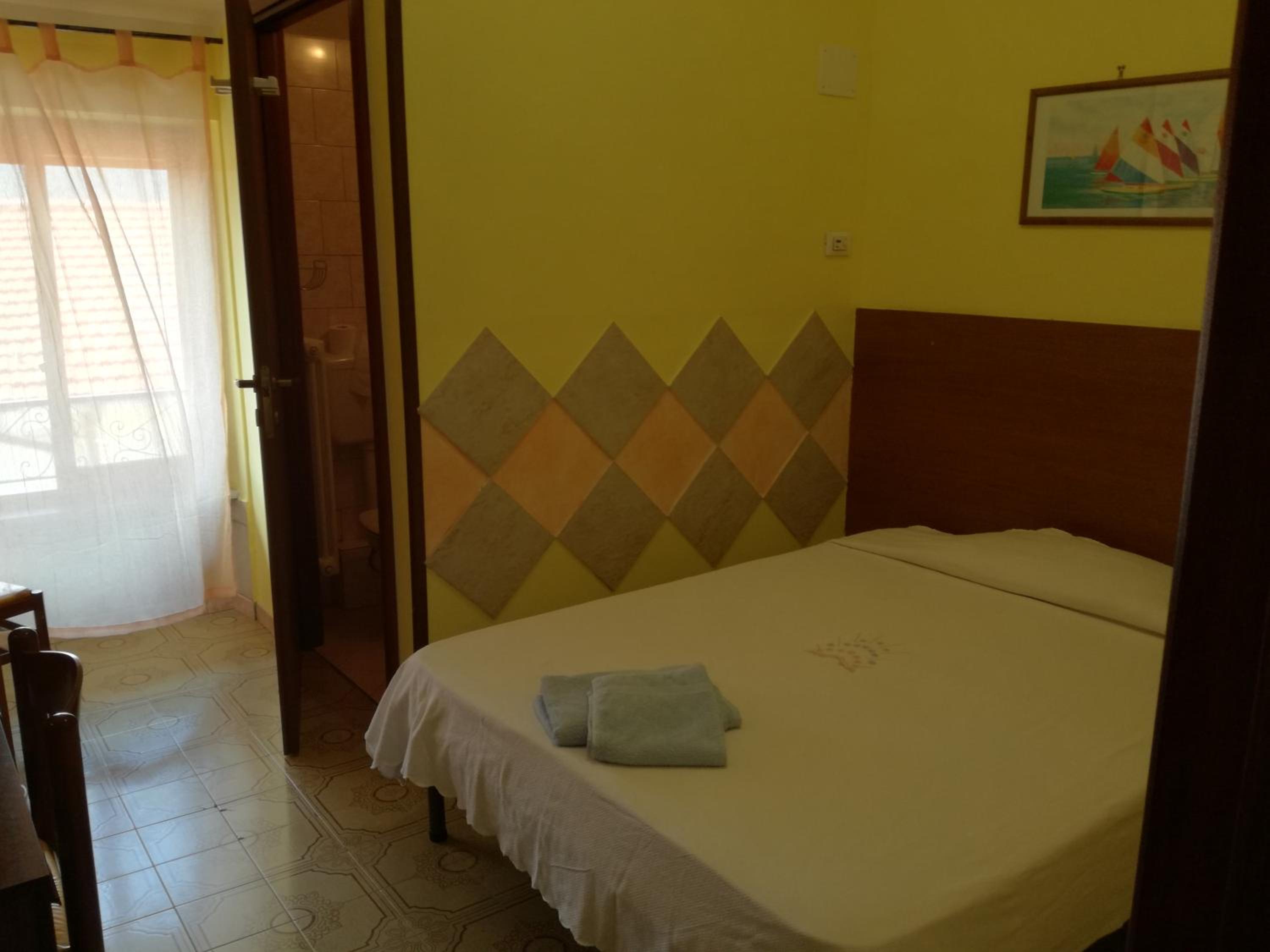 Single Room photo 3