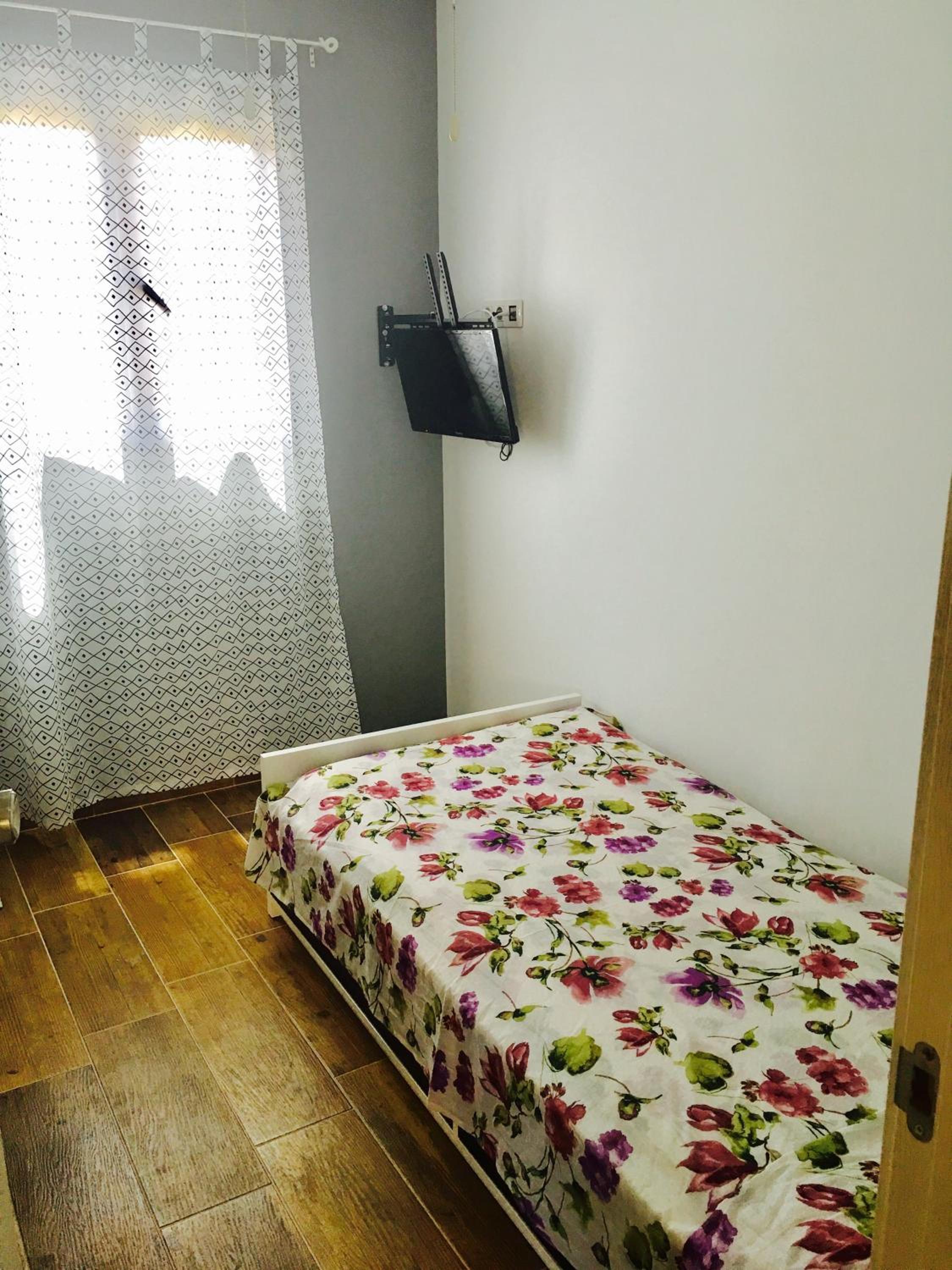 Habitación individual con baño compartido