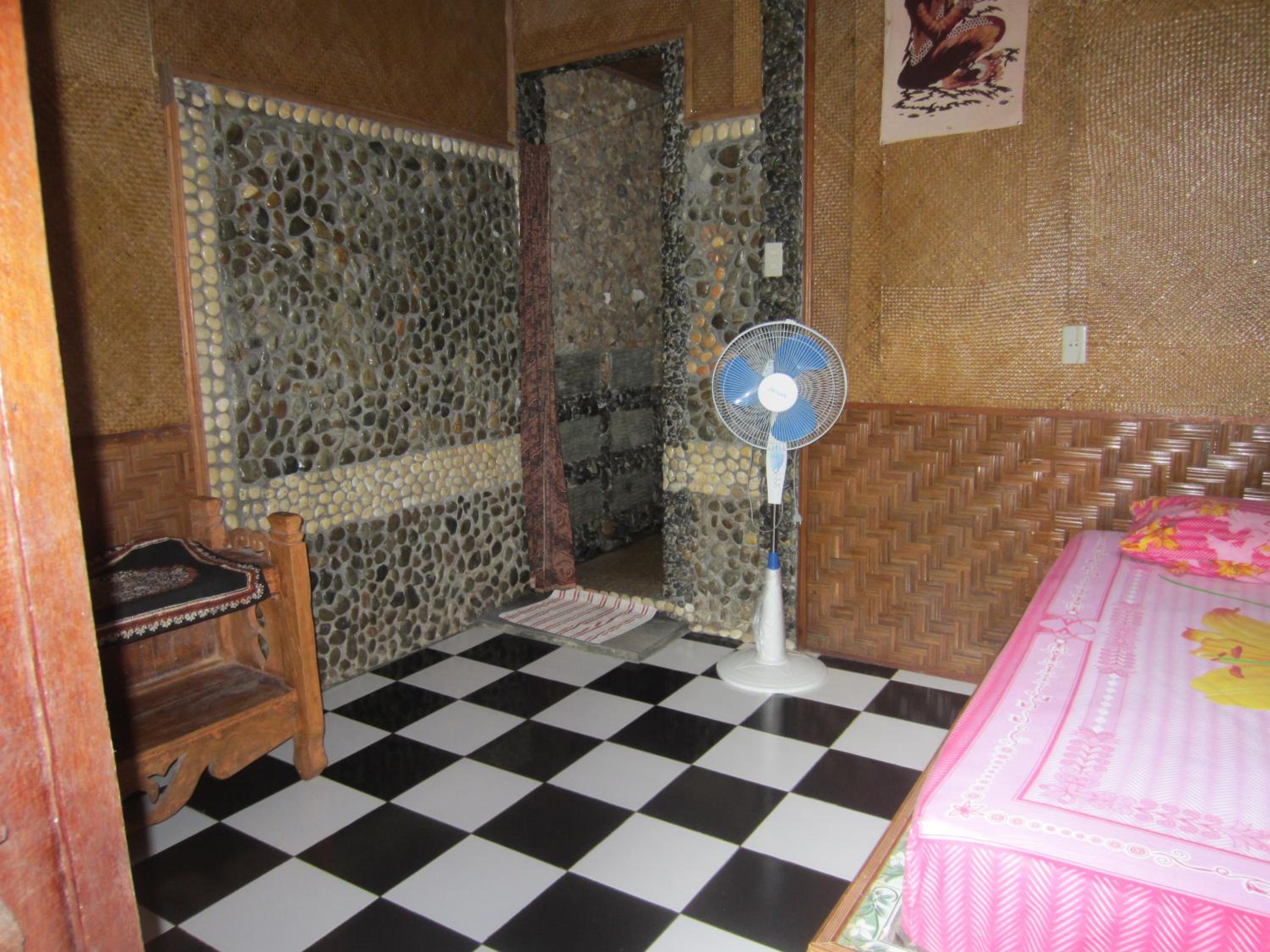 Budget Double Room - Photo 7