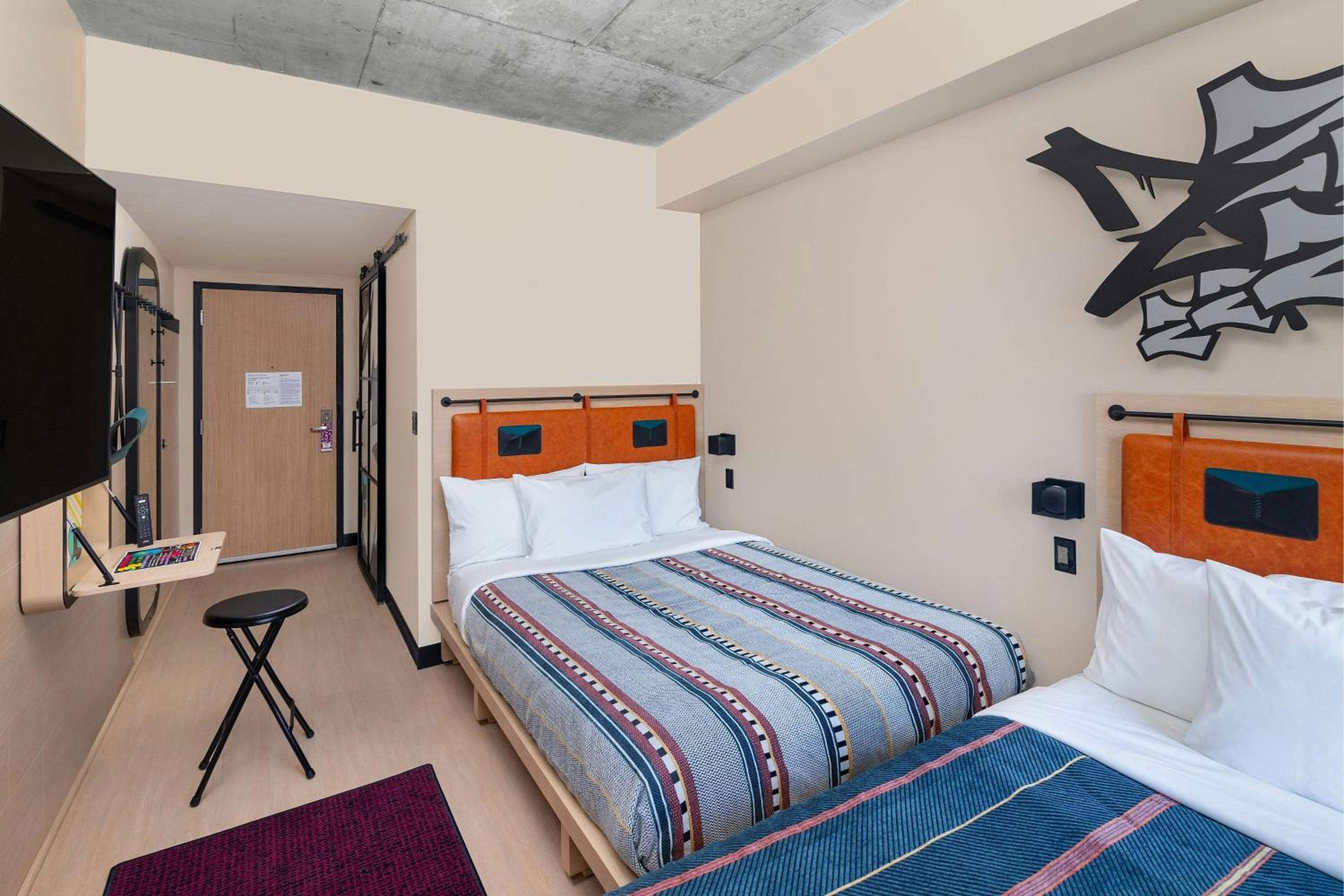 Queen Room with Two Queen Beds photo 2