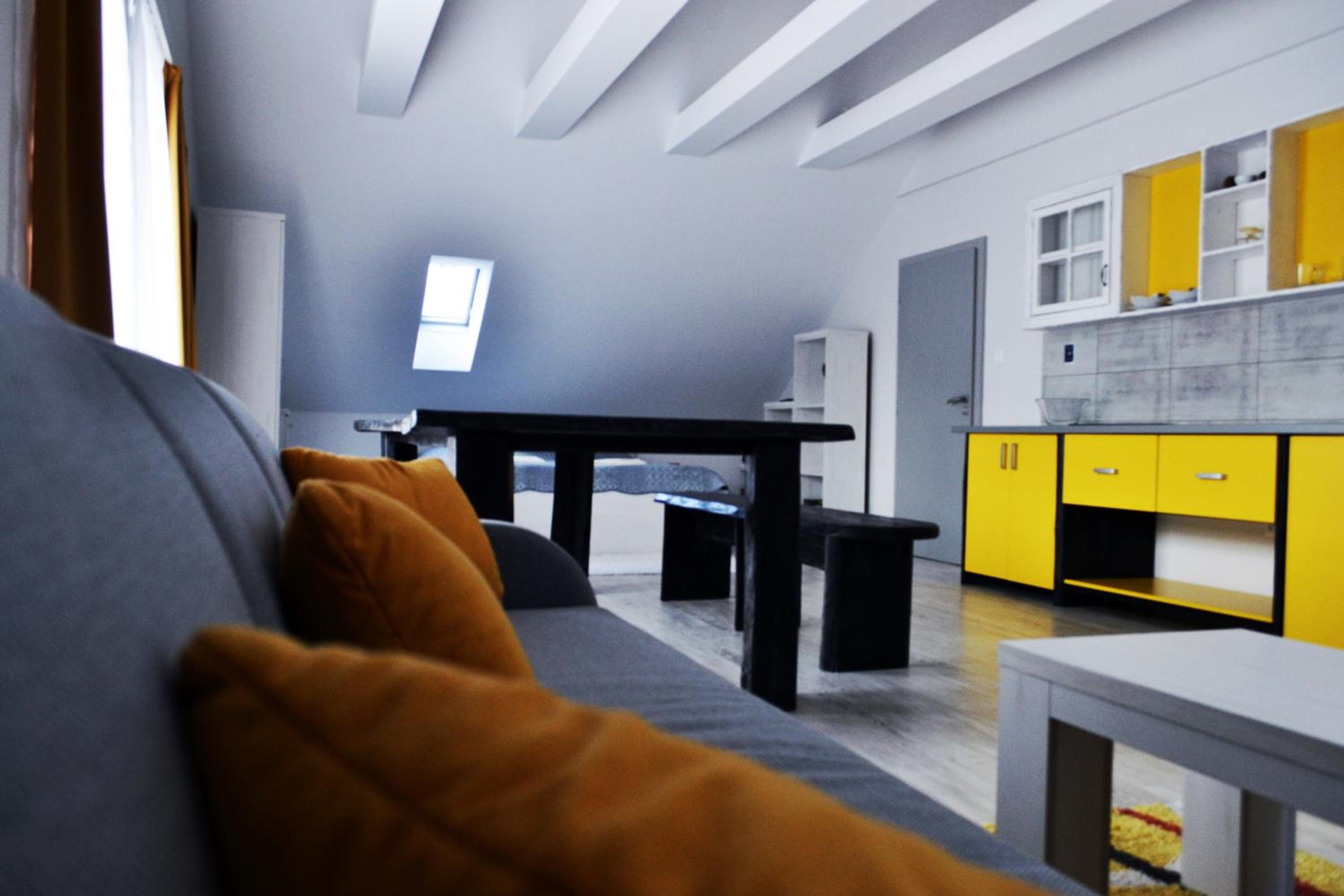 Studio Apartment - Photo 1