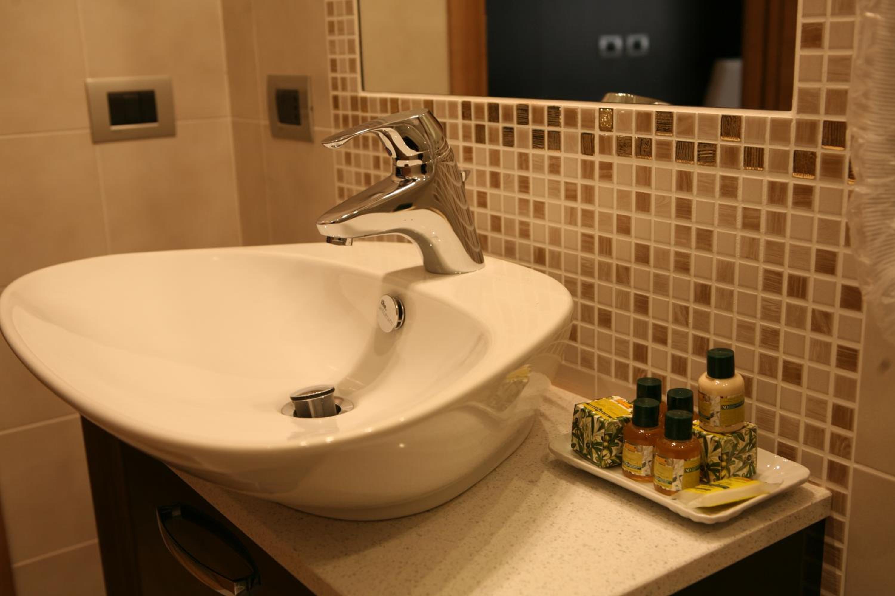 Double or Twin Room with Private Bathroom photo 3