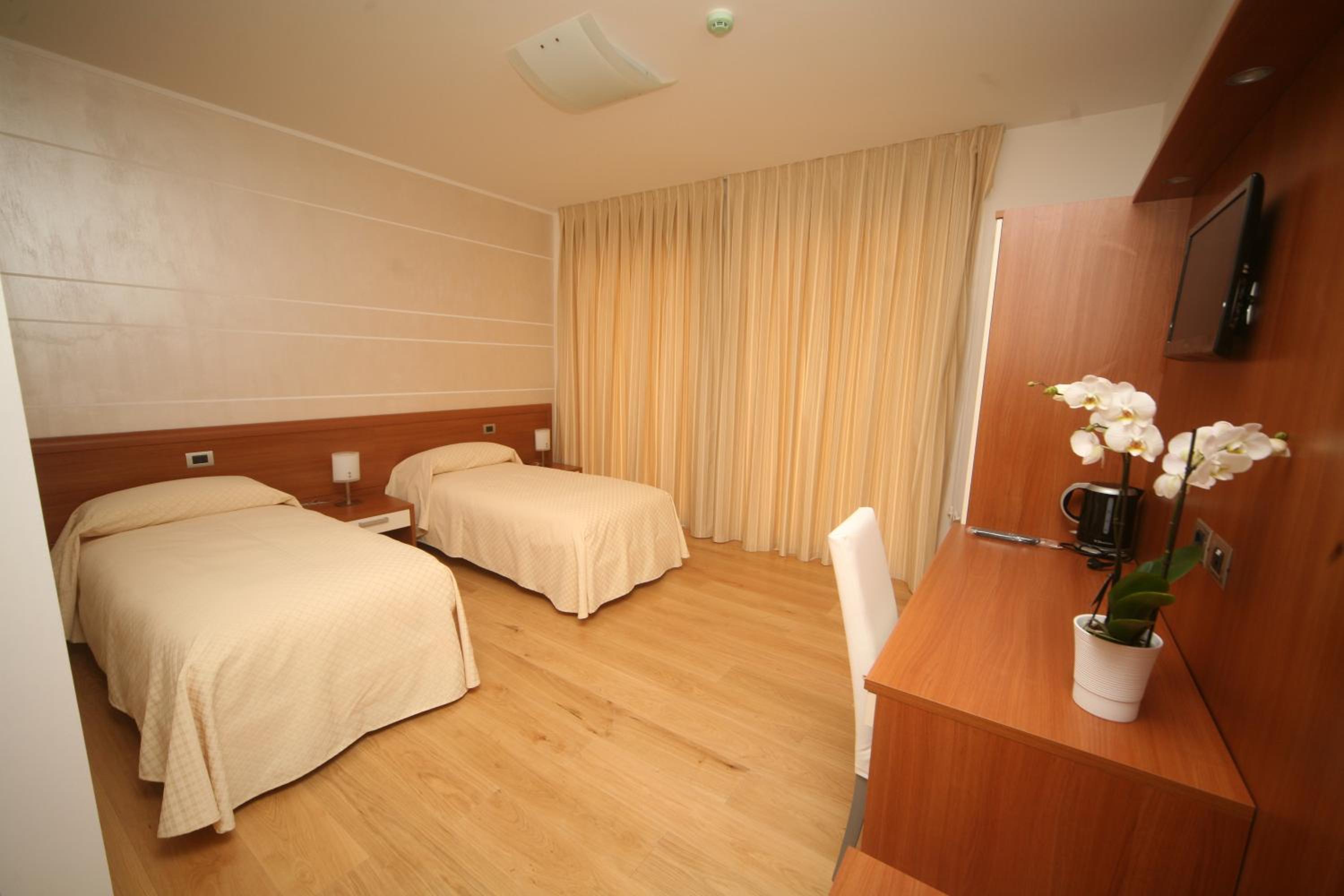 Double or Twin Room with Private Bathroom photo 1