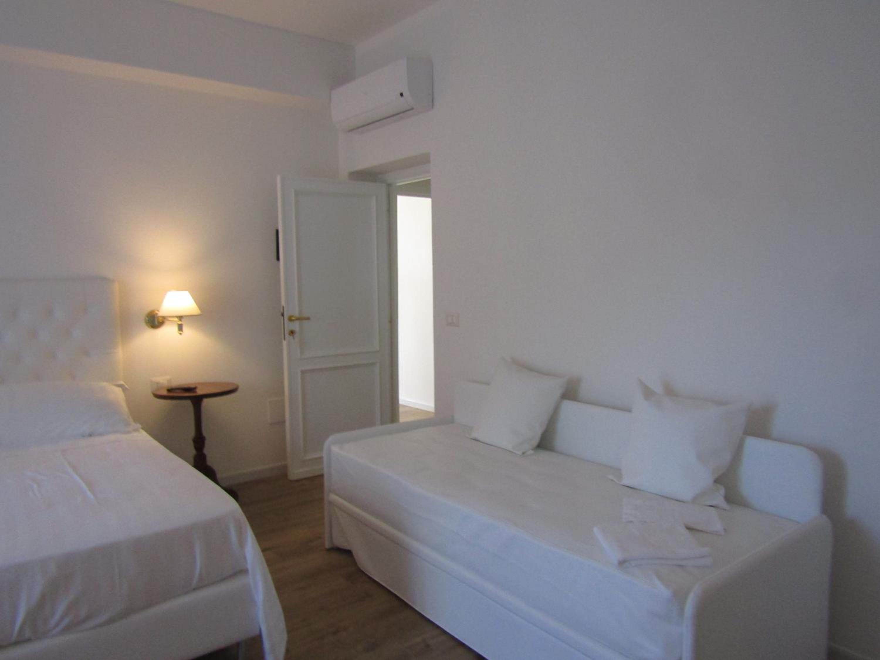 Triple Room with Garden View - Photo 2