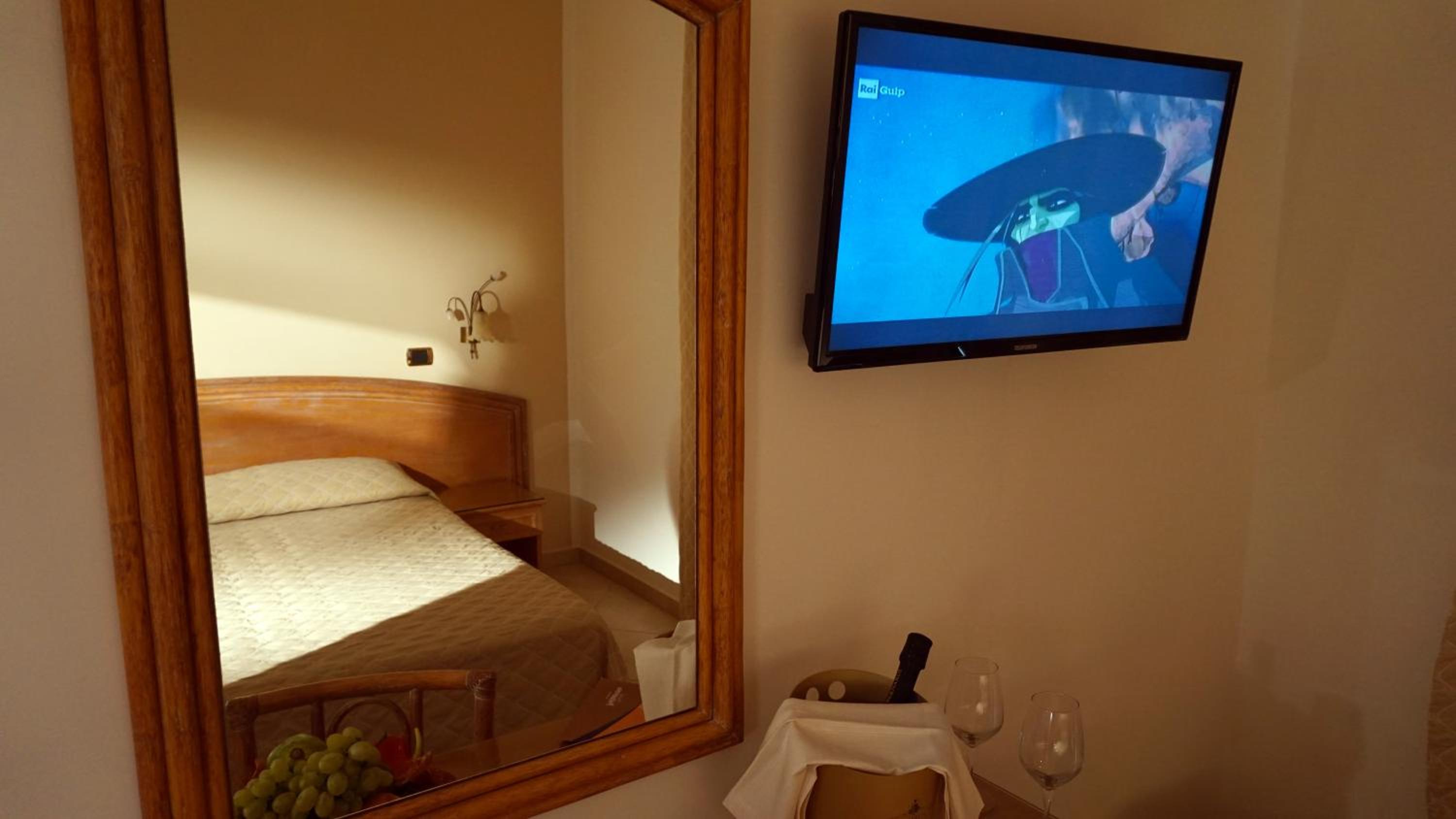 Standard Double Room - Photo 3