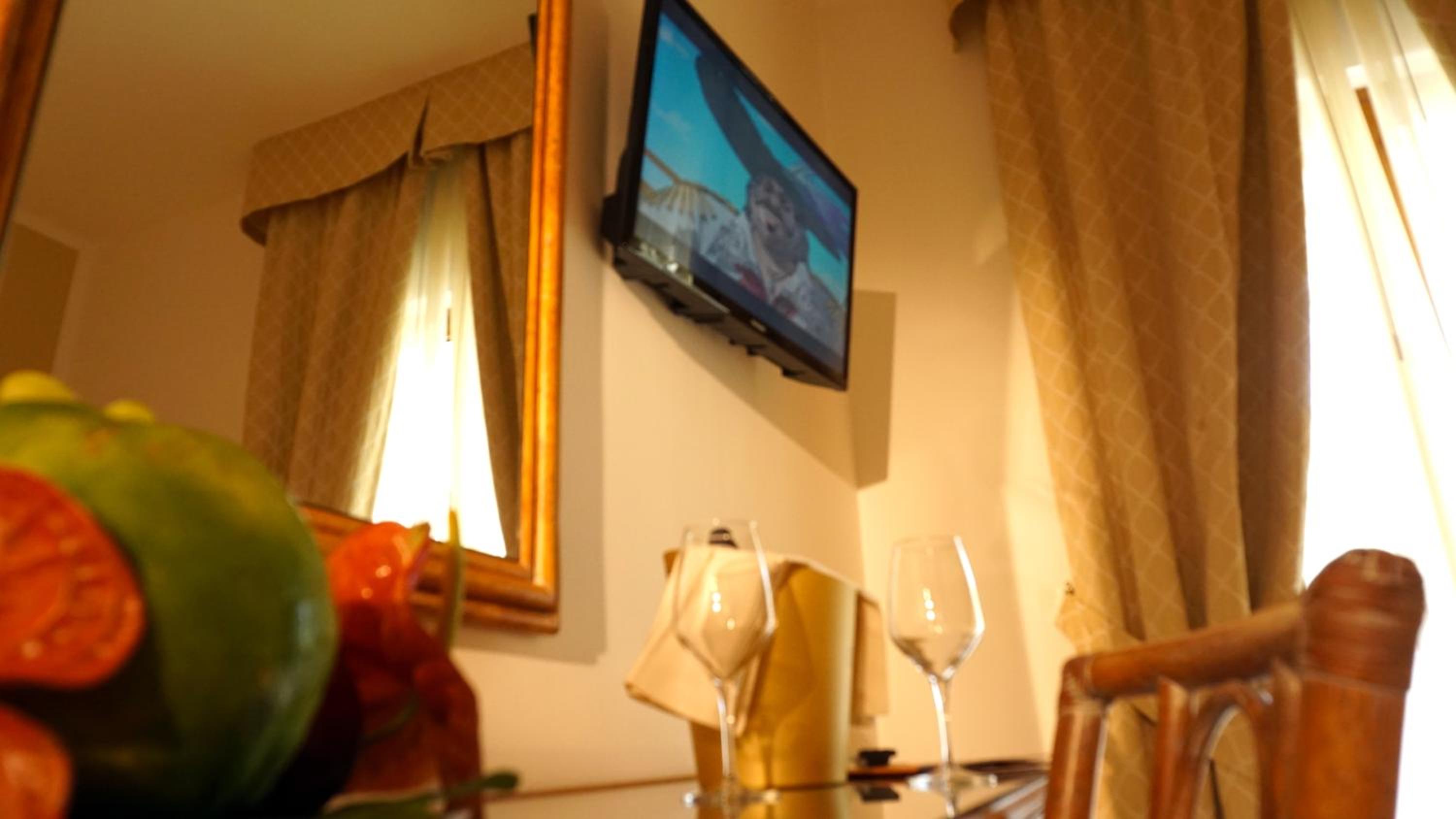 Standard Double Room - Photo 16