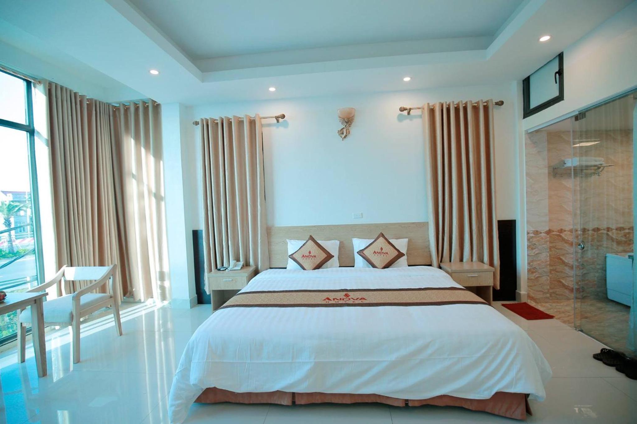Deluxe King Room photo 1
