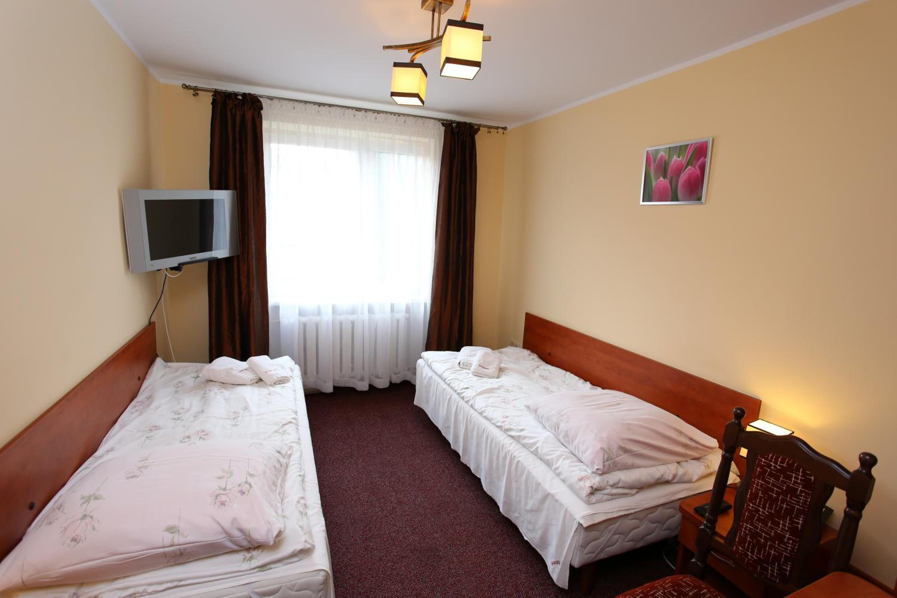 Twin Room - Photo 11