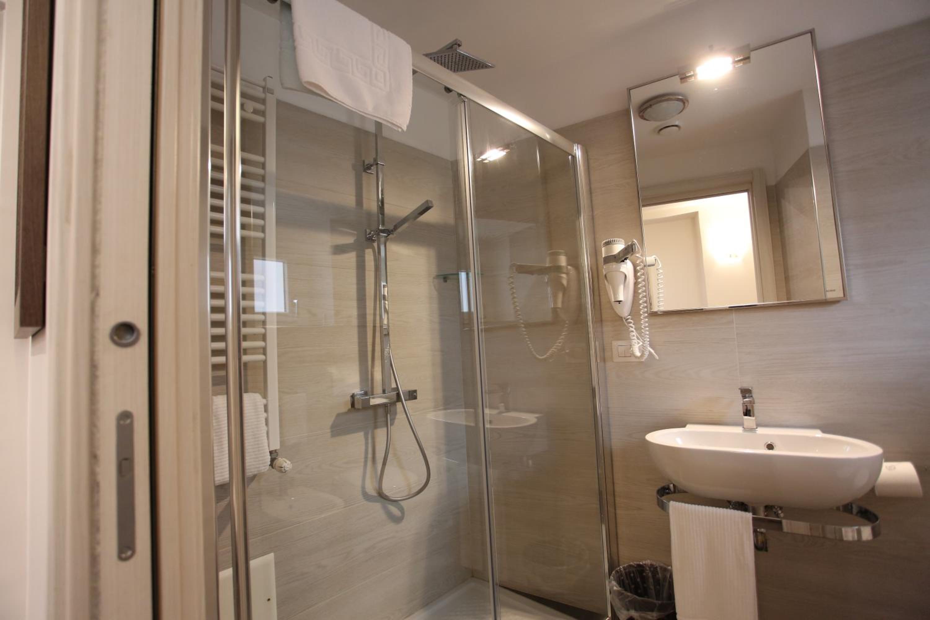 Deluxe Quadruple Room photo 3