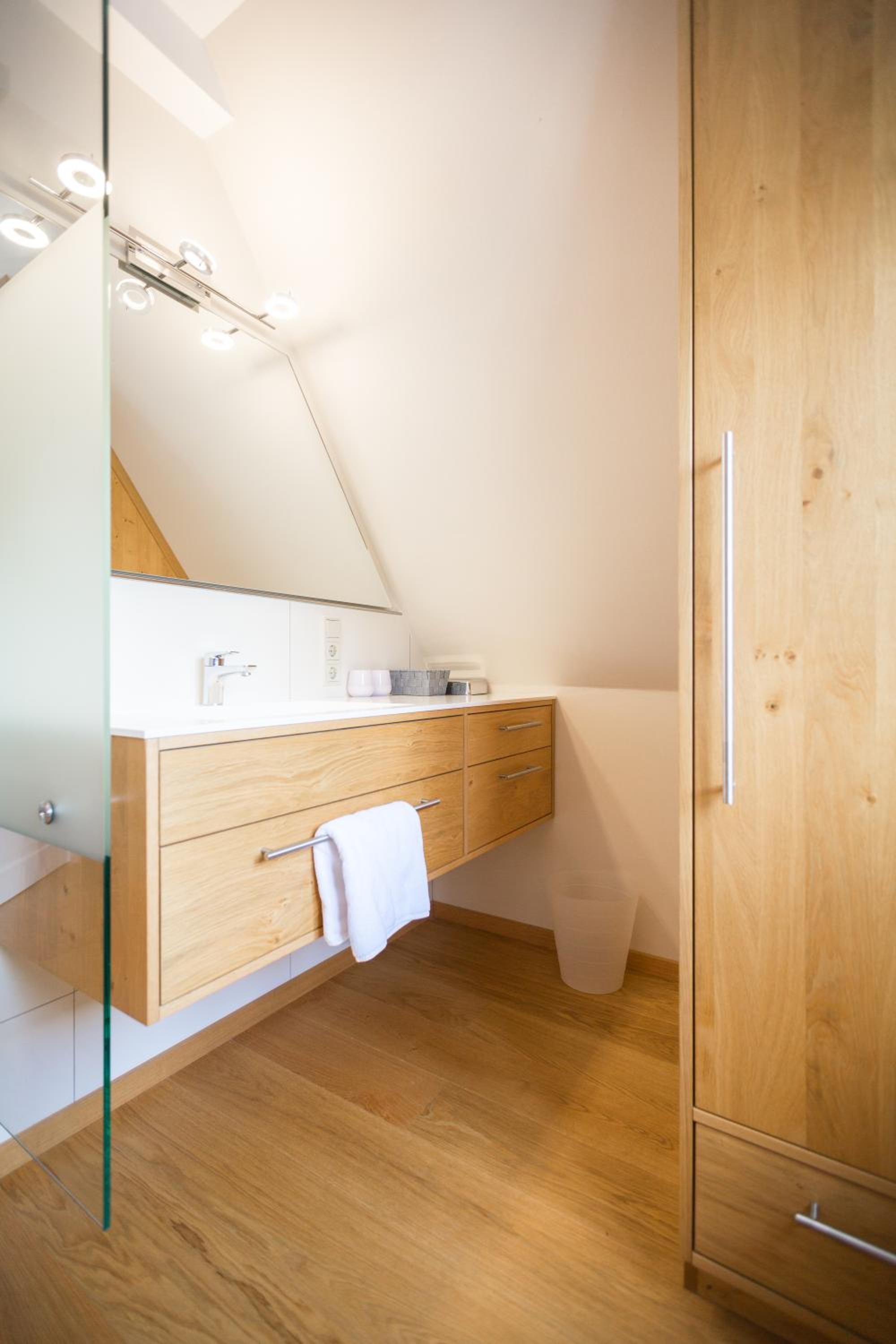 Double Room with Balcony - Photo 2