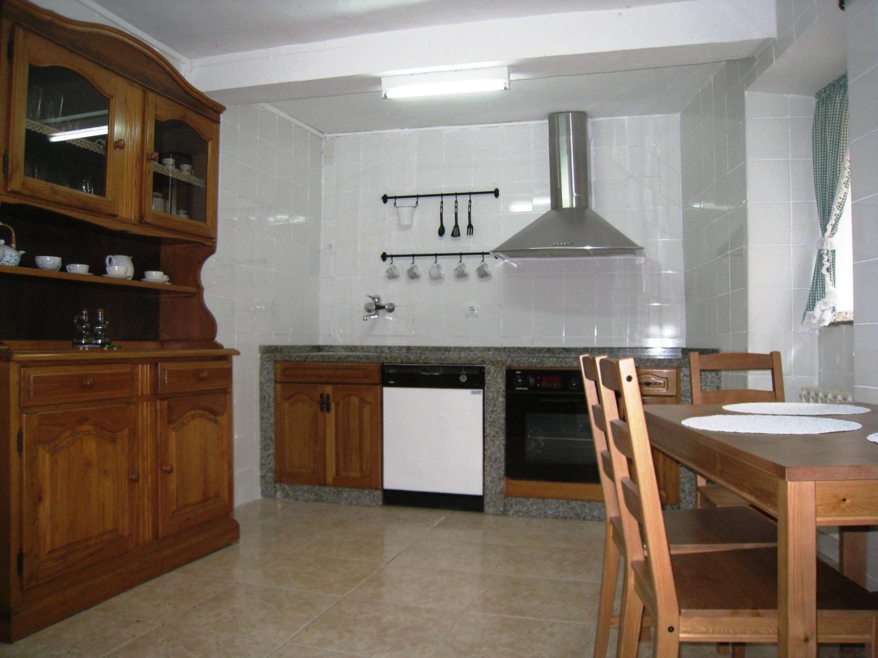 Five-Bedroom House photo 3