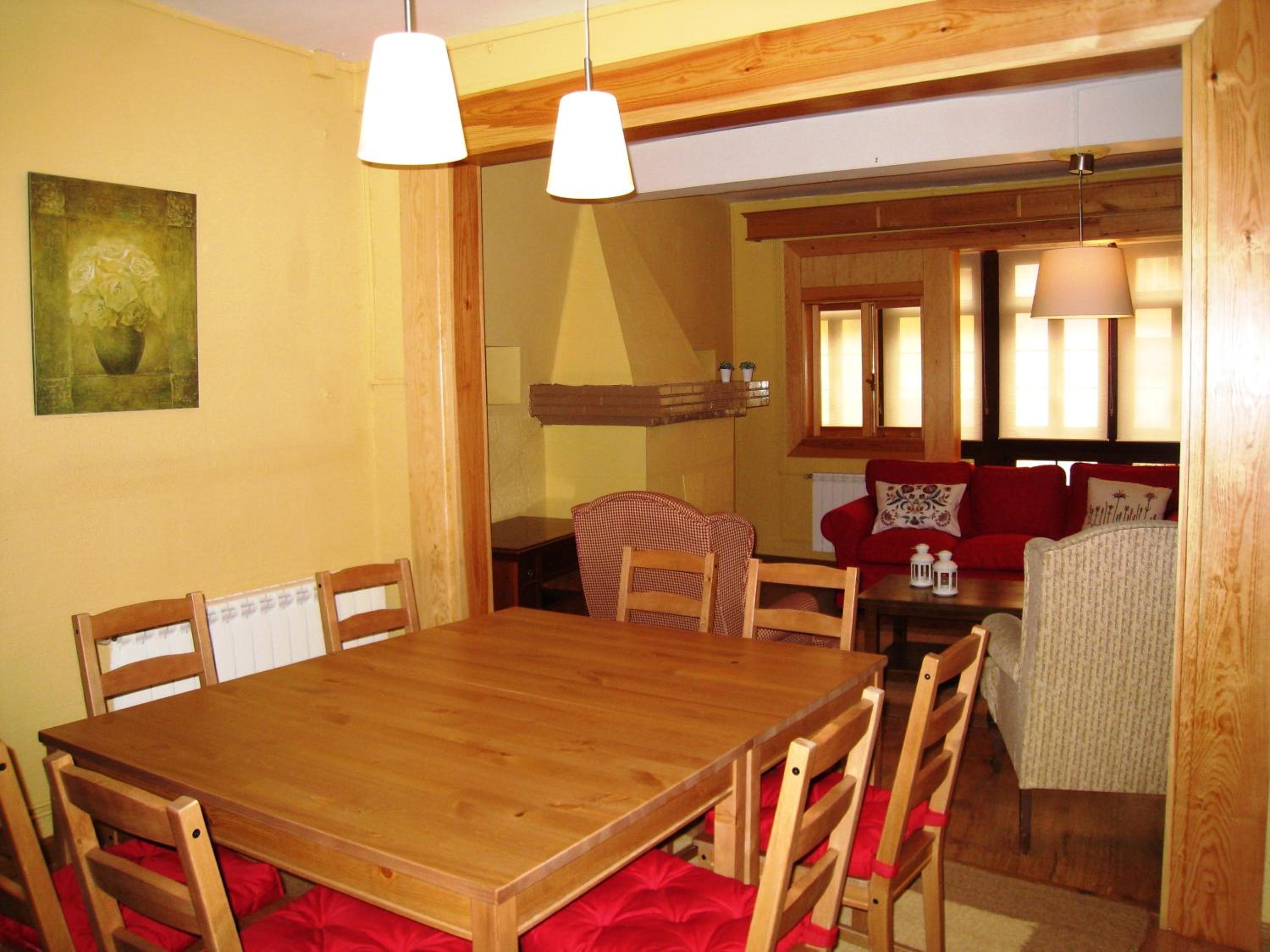 Five-Bedroom House photo 2