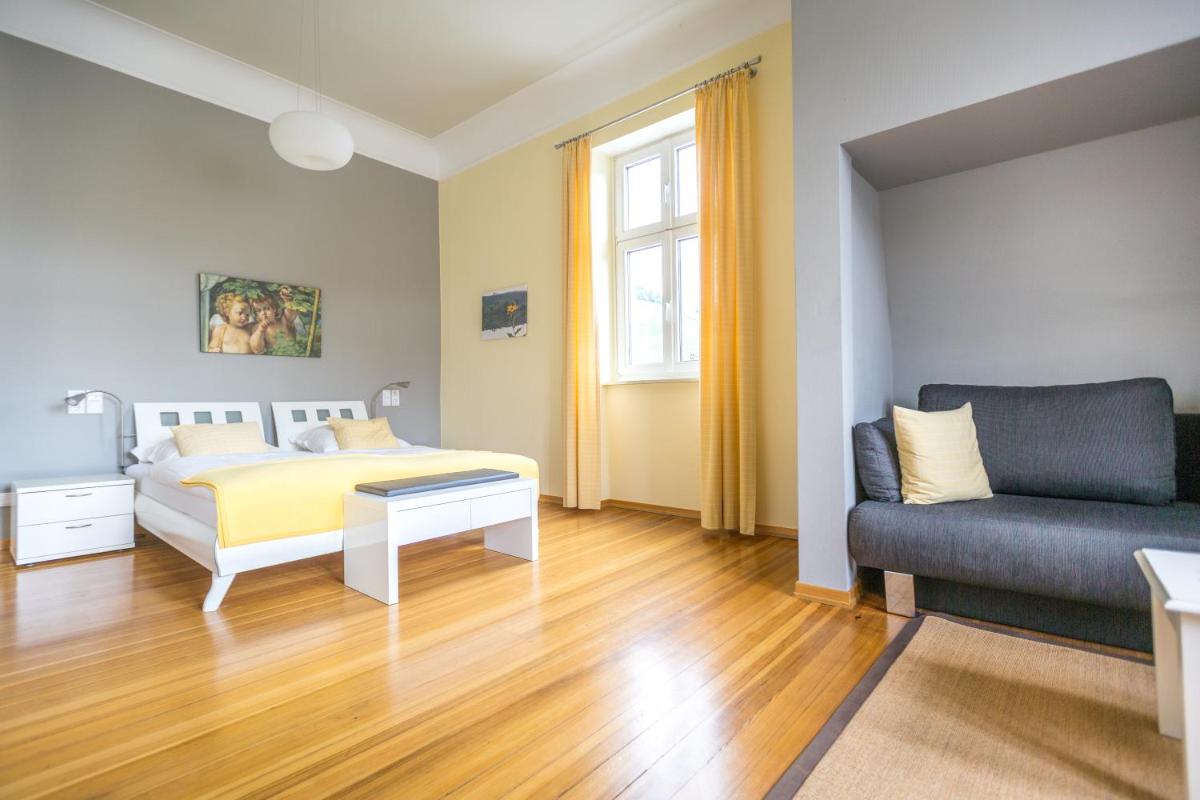Large Double Room - Photo 9