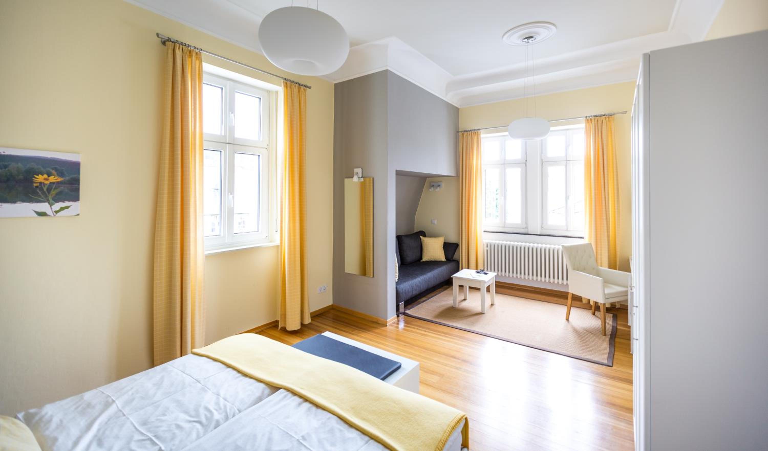 Large Double Room - Photo 8
