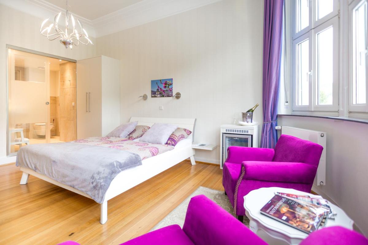 Large Double Room - Photo 5