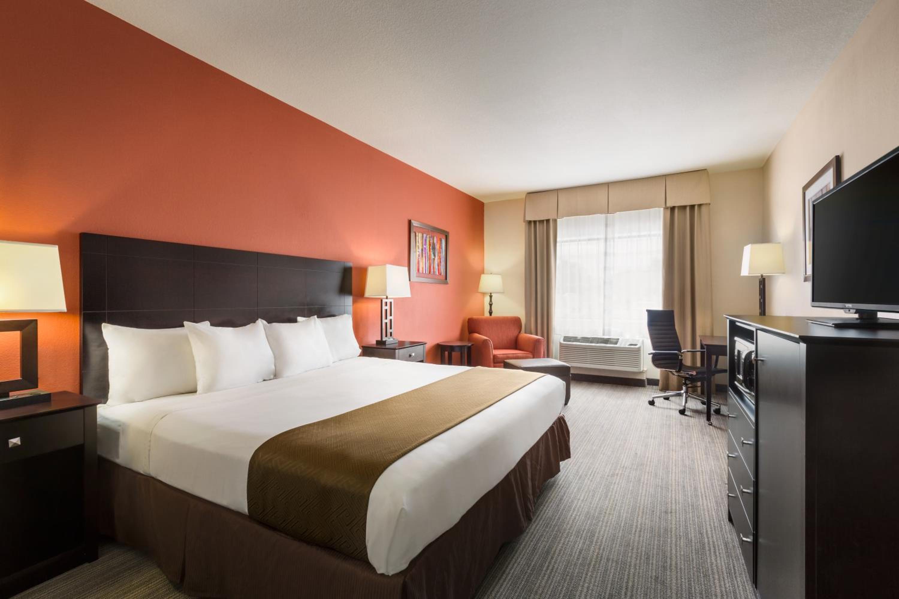 King Room - Non-Smoking - Photo 1