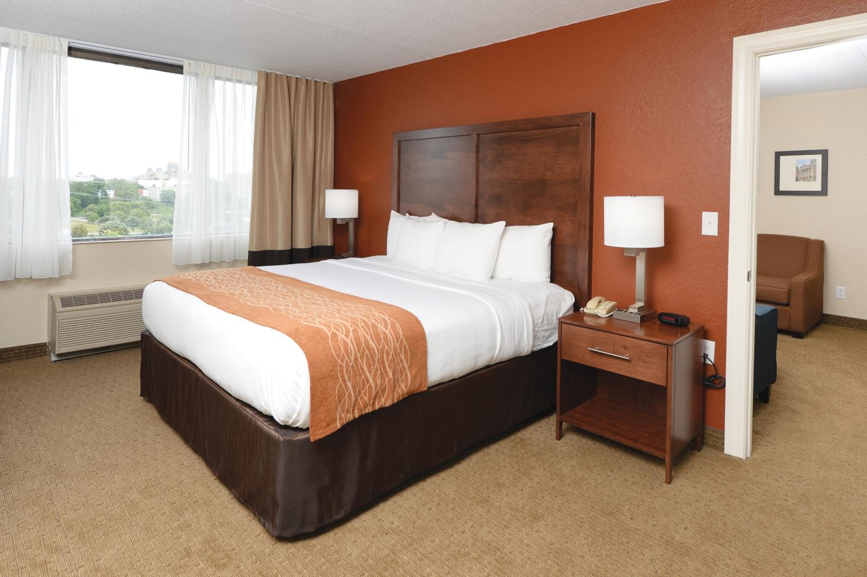 King Suite with Whirlpool -  River View - Photo 1