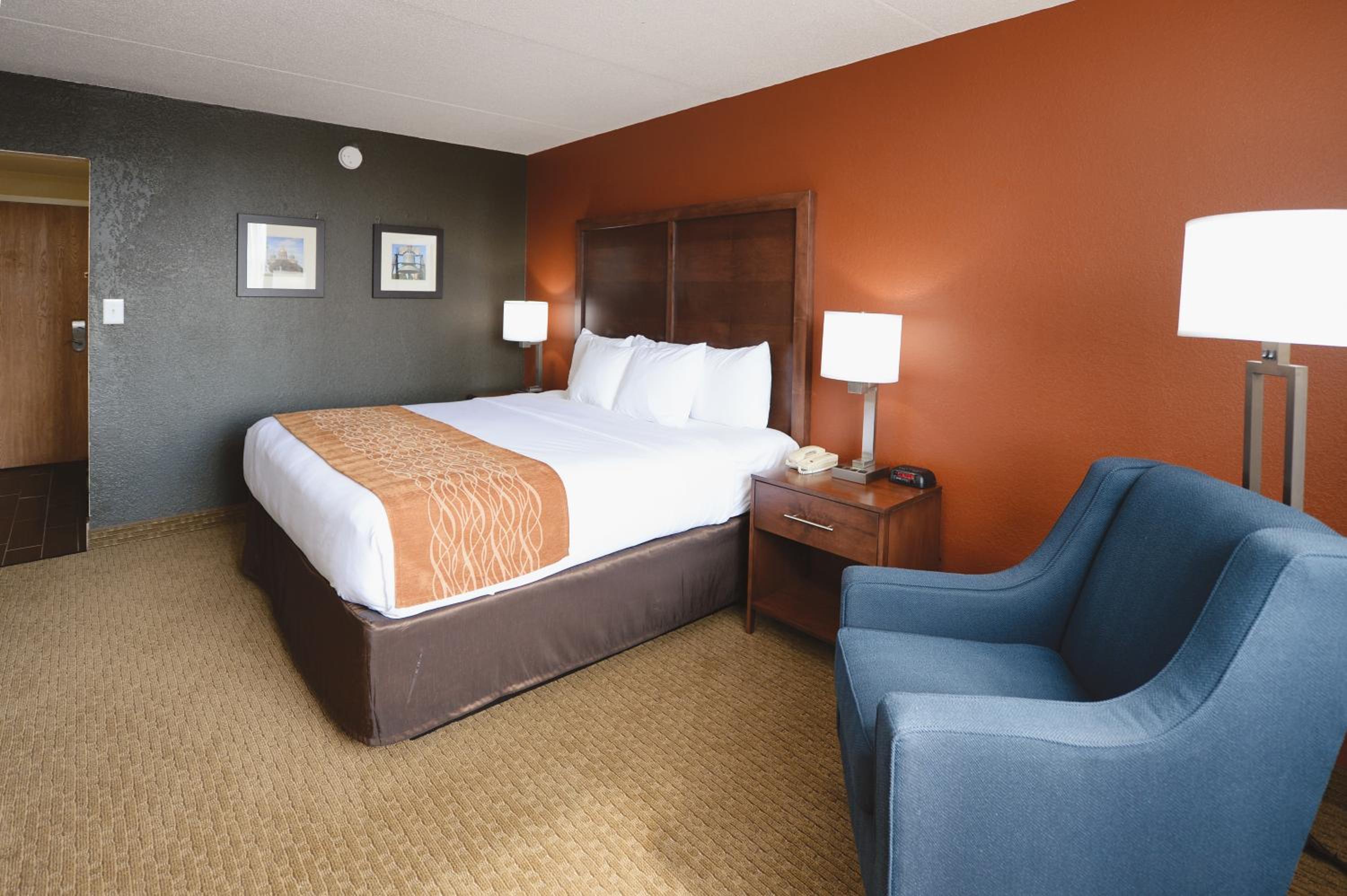 King Room with River View - Photo 2