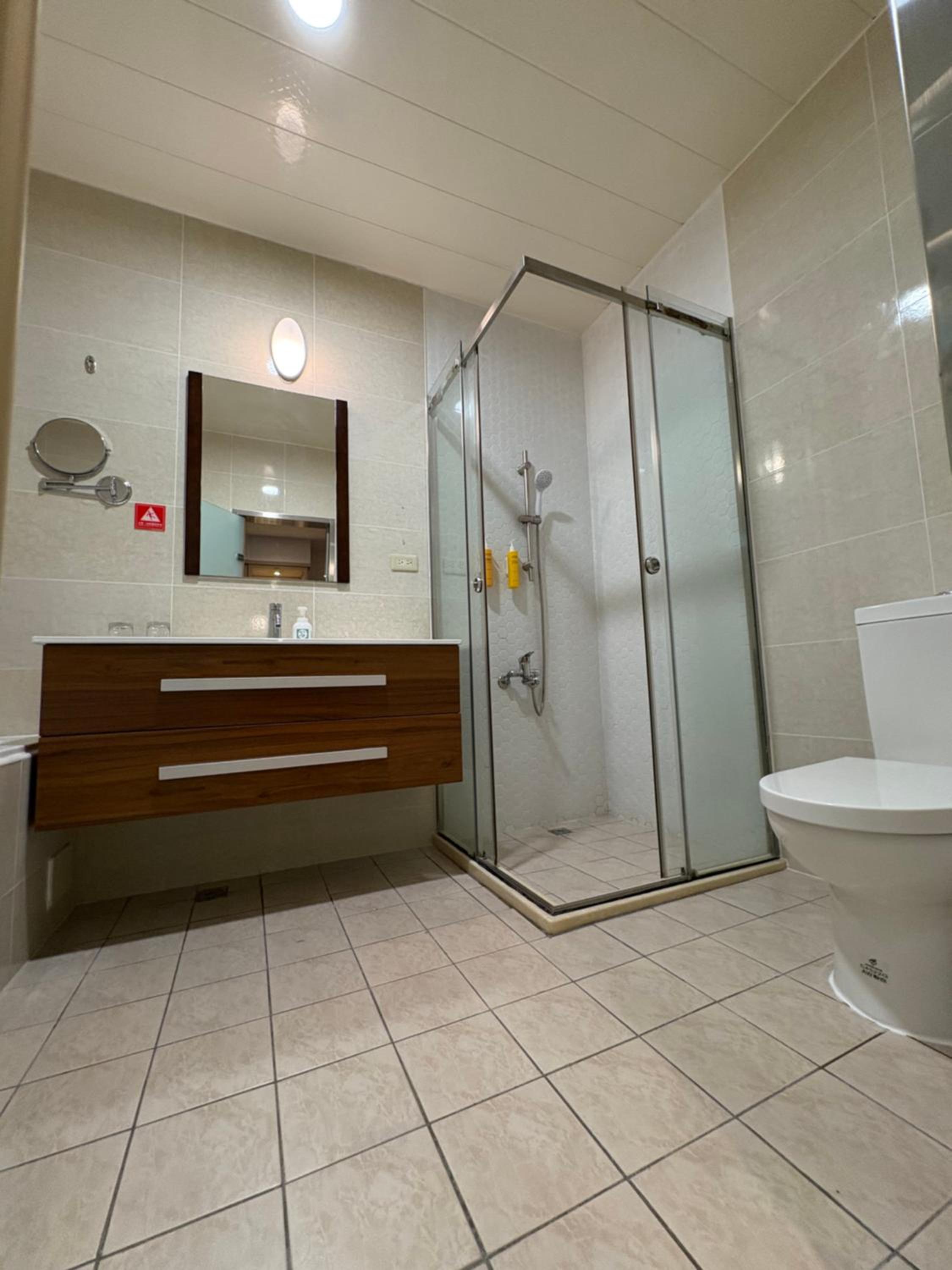 Deluxe Triple Room with Three Single Beds and Bathtub - Non-Smoking