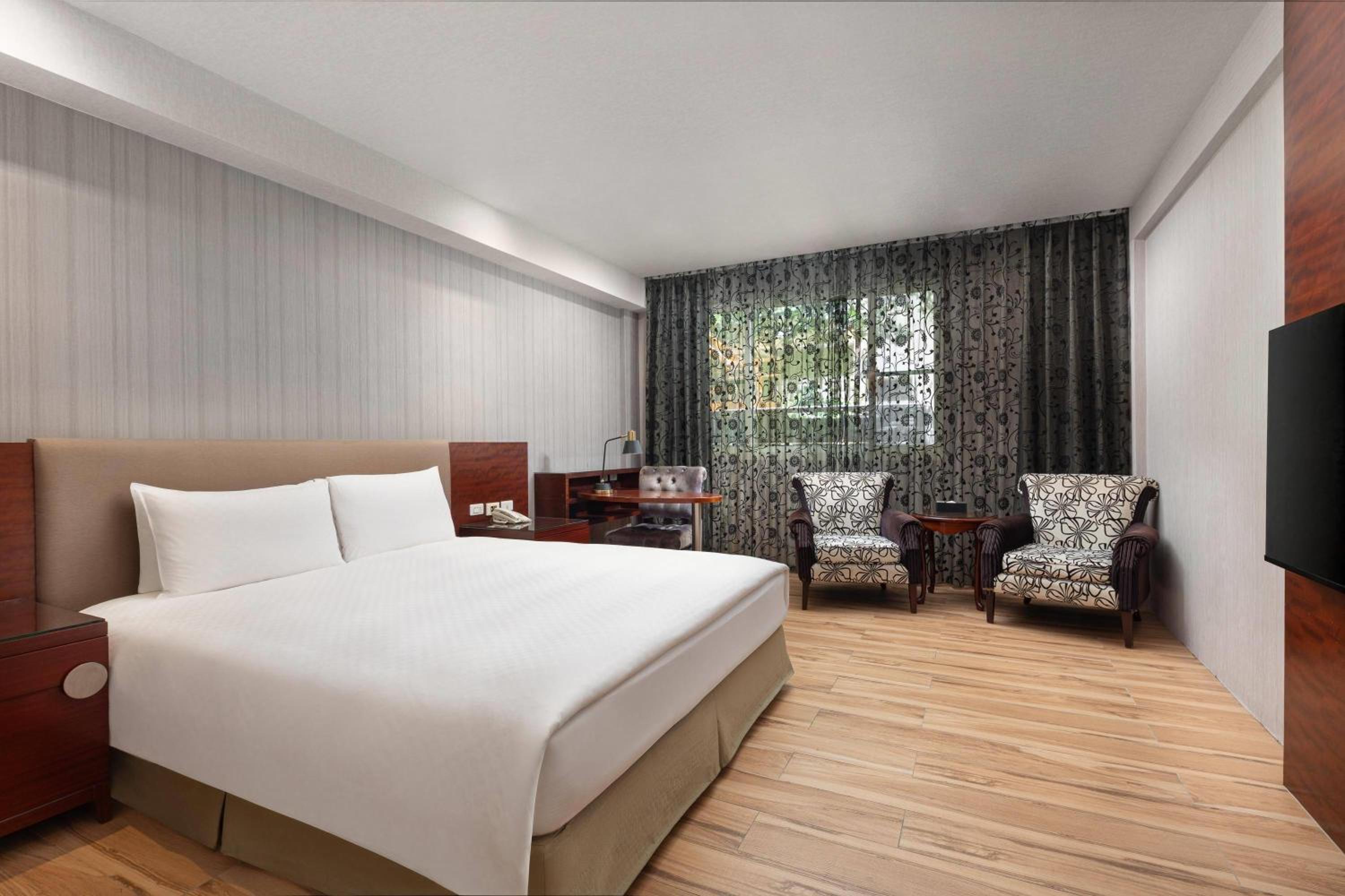 Standard King Room - Non-Smoking