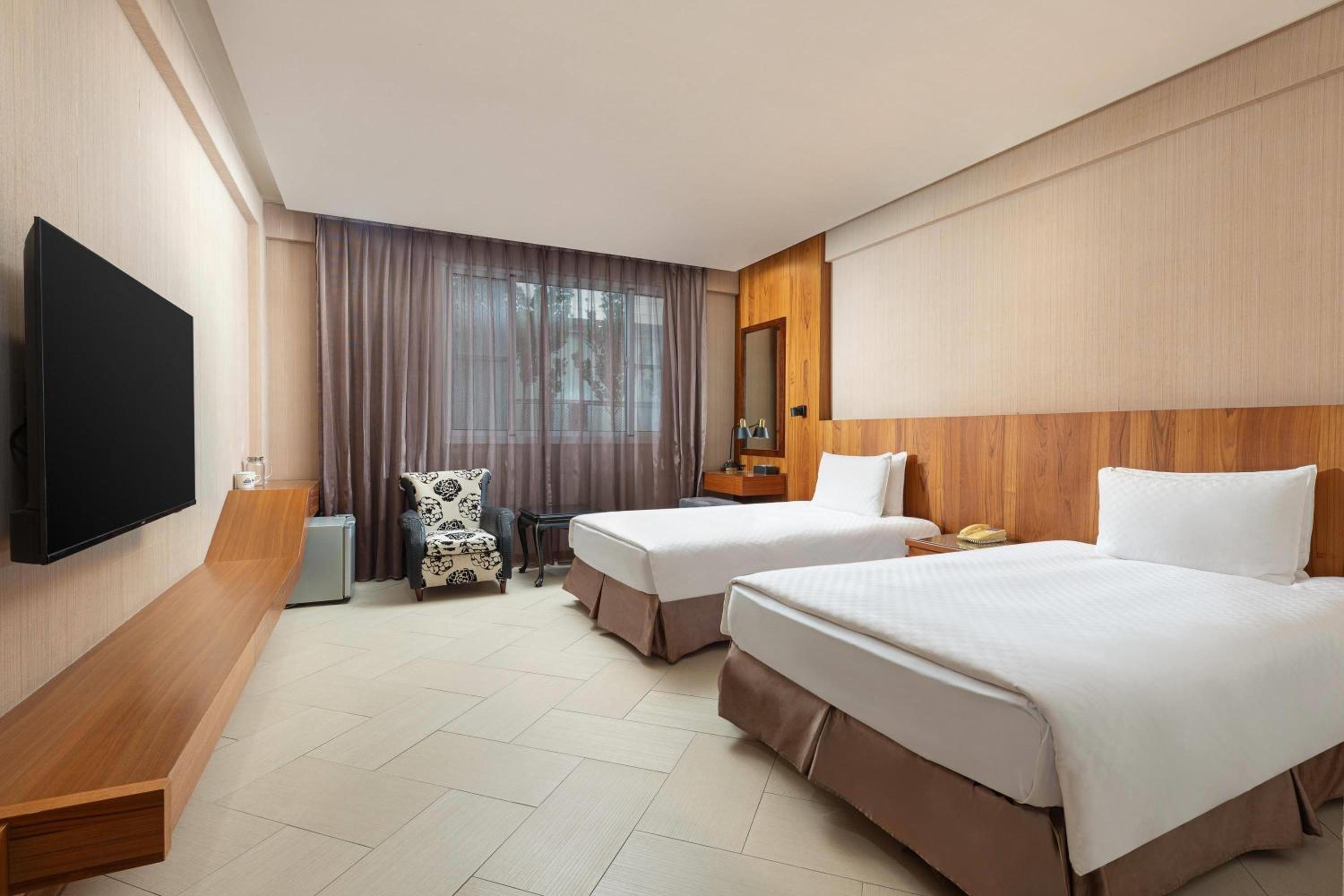 Twin Room - Mobility Accessible/Non-Smoking