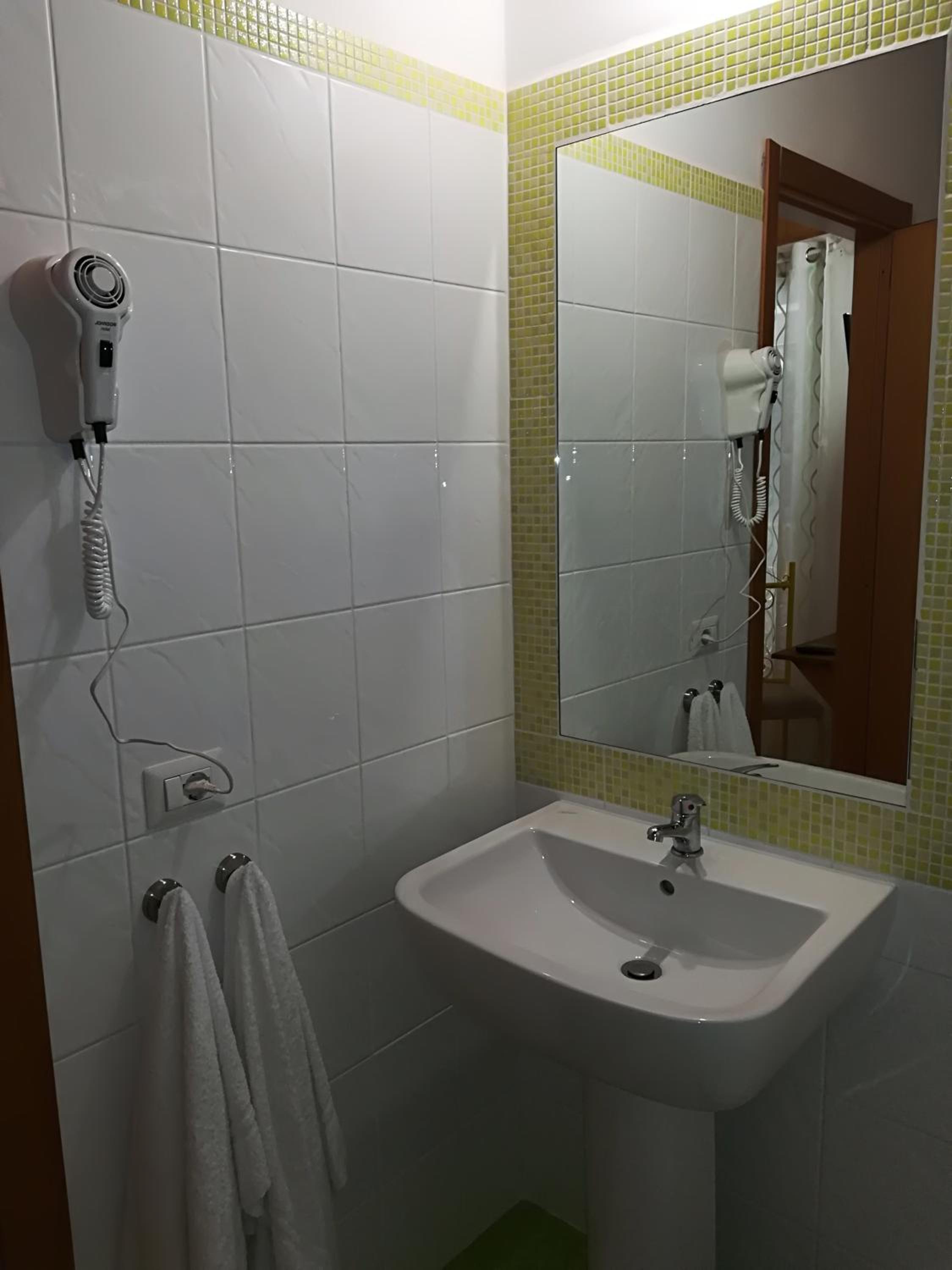 Double Room with Private Bathroom photo 3