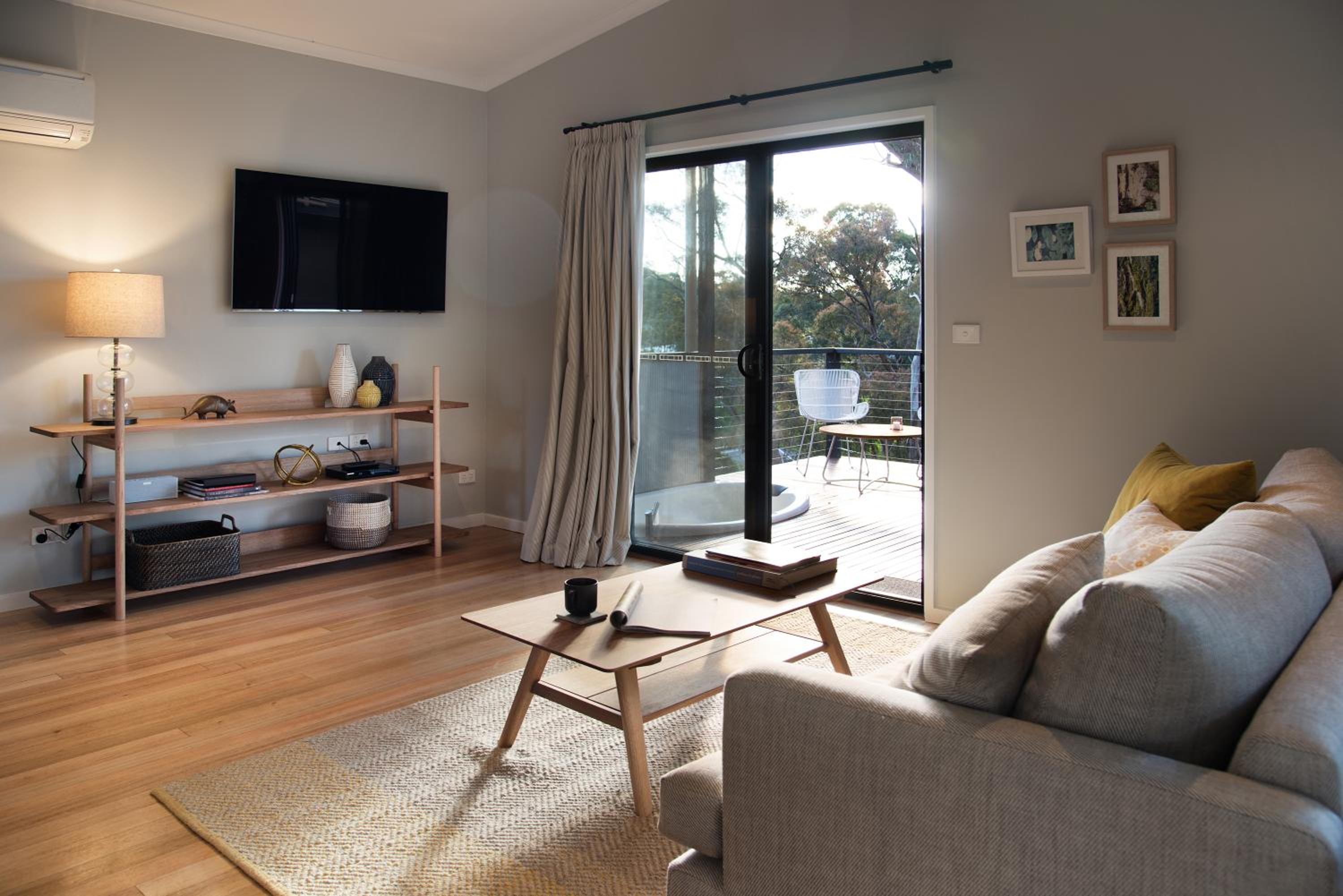 One-Bedroom House photo 1