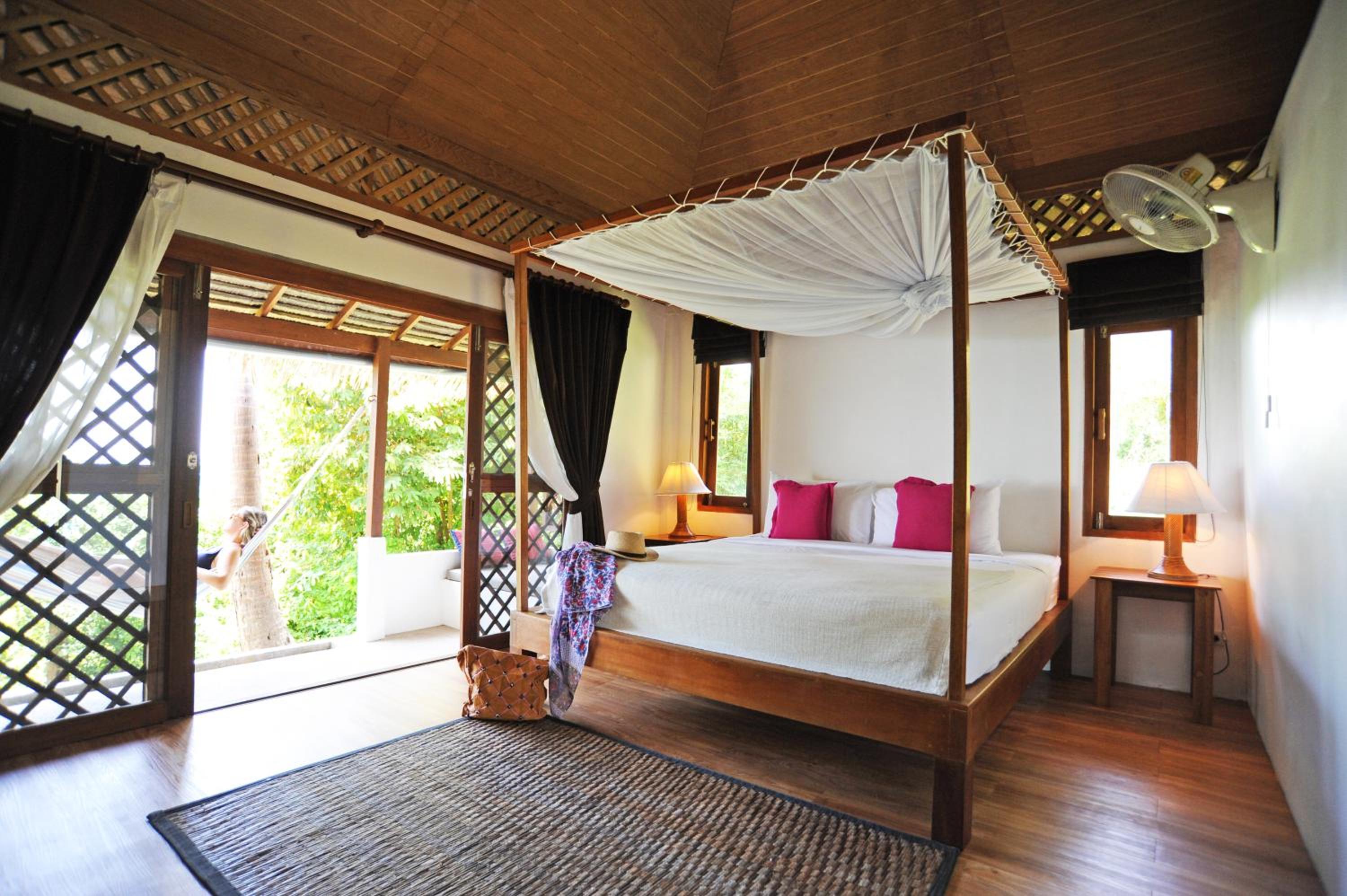 Deluxe Jungle Lodge 