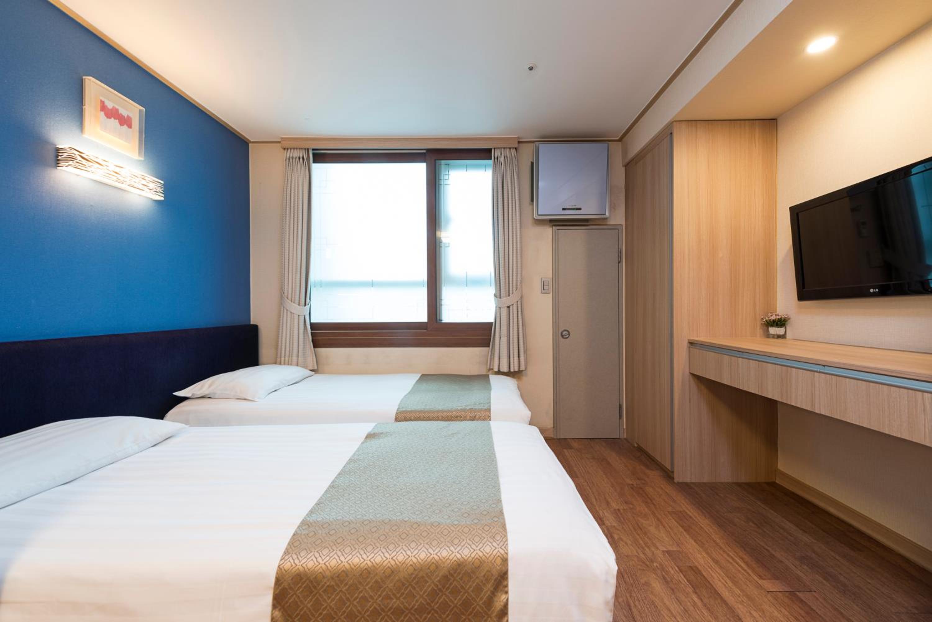 Superior Twin Room - Photo 1