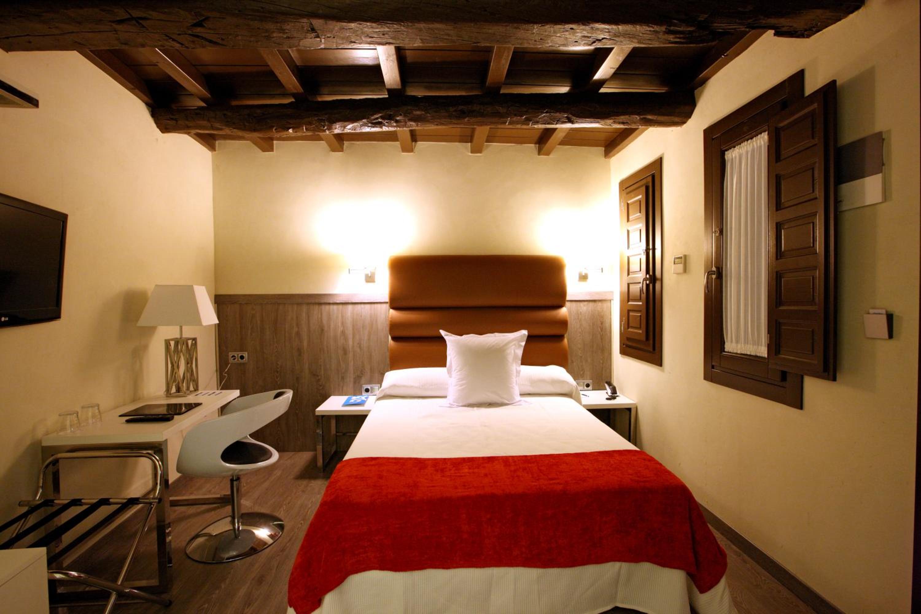Double or Twin Room - Photo 2