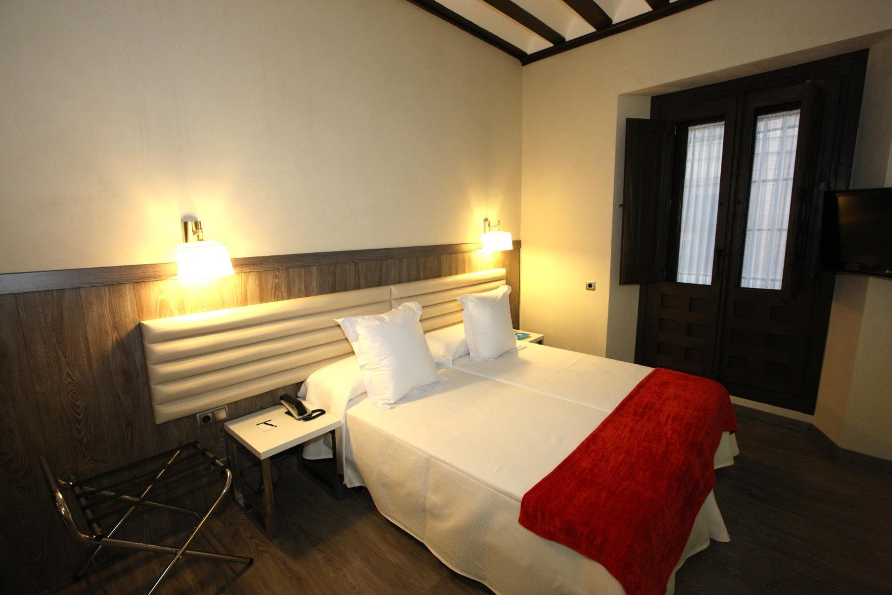 Double or Twin Room - Photo 3