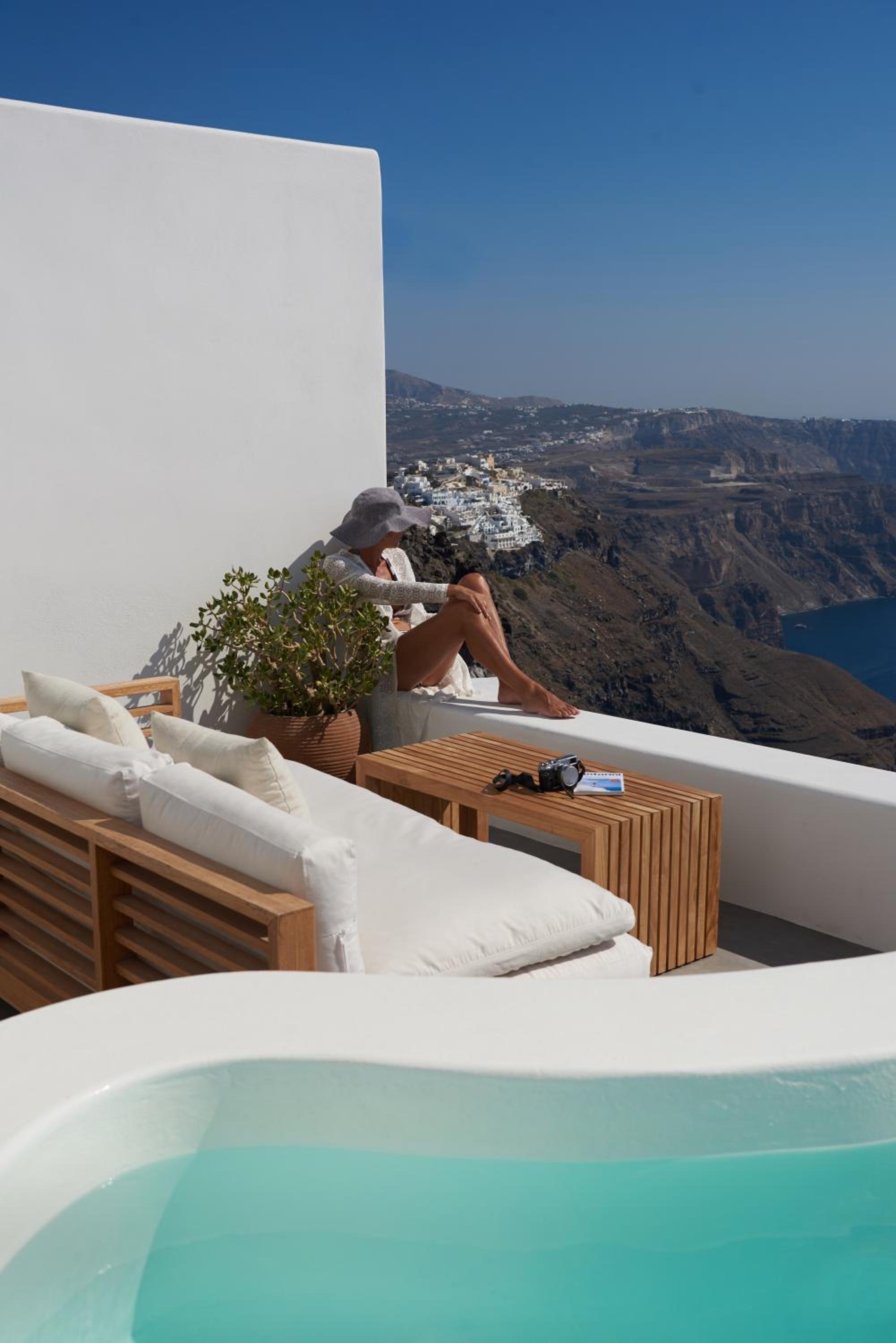 Deluxe Residence with Caldera View photo 3