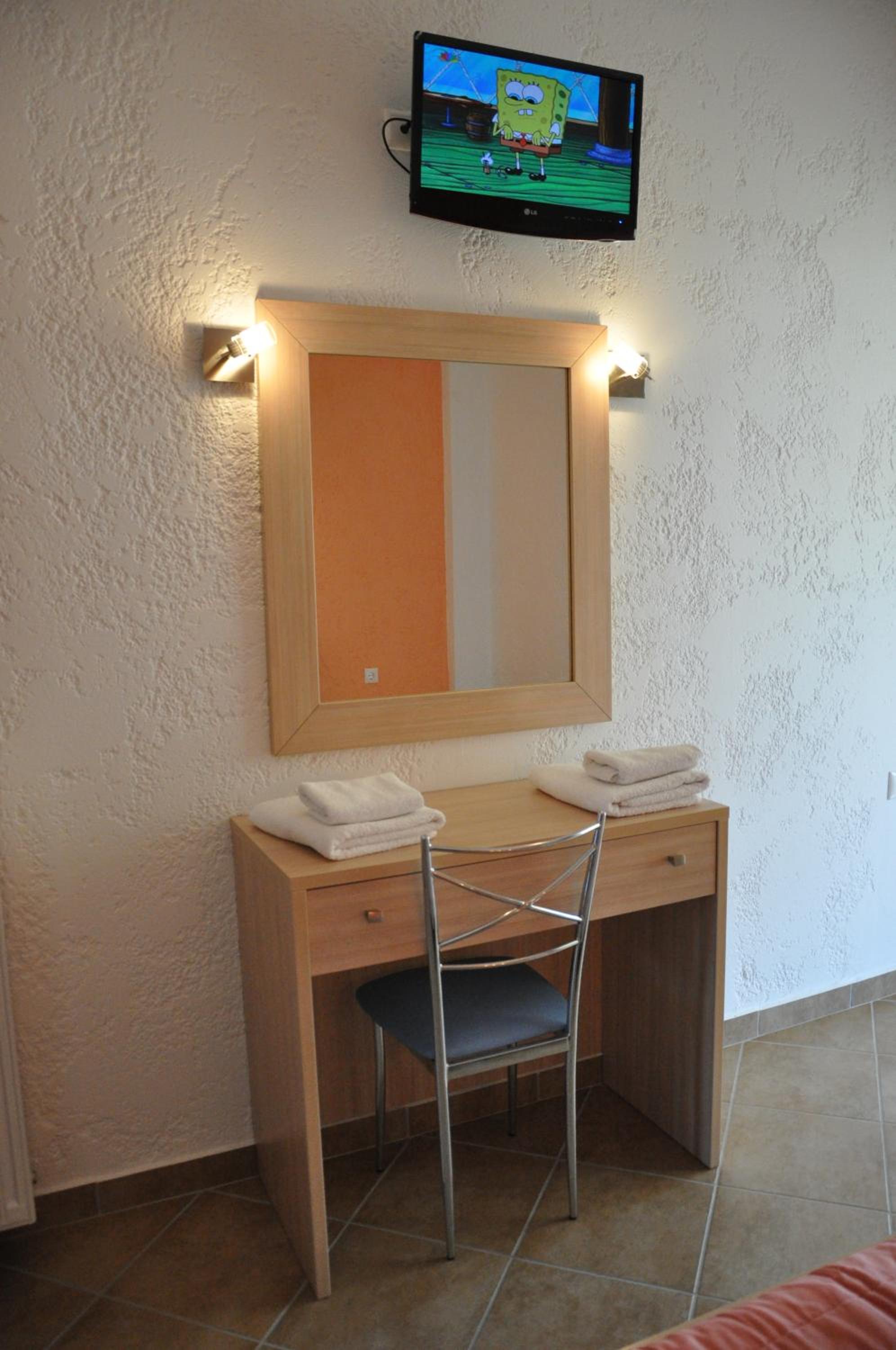 One-Bedroom Apartment (2 Adults) - Photo 2