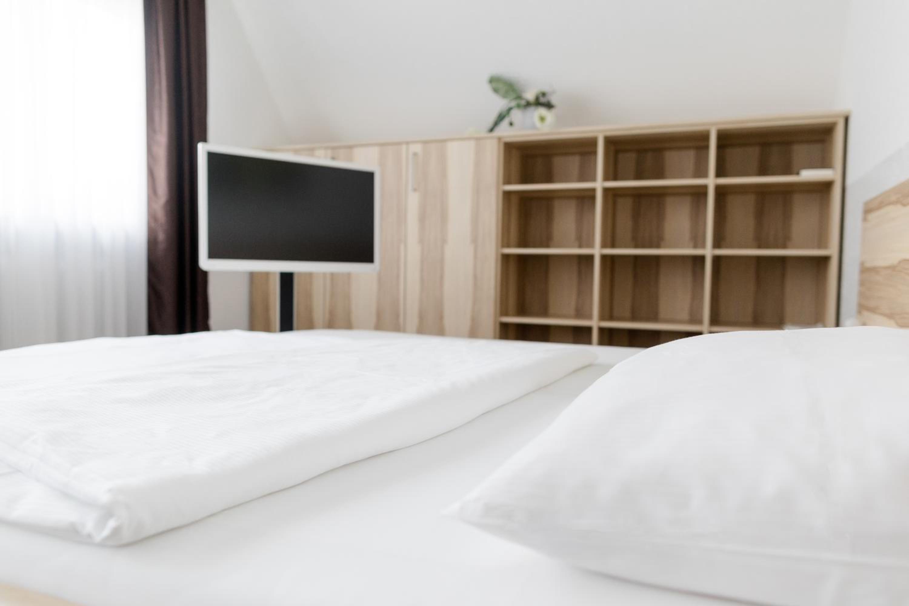 Double Room with Bath - Photo 12