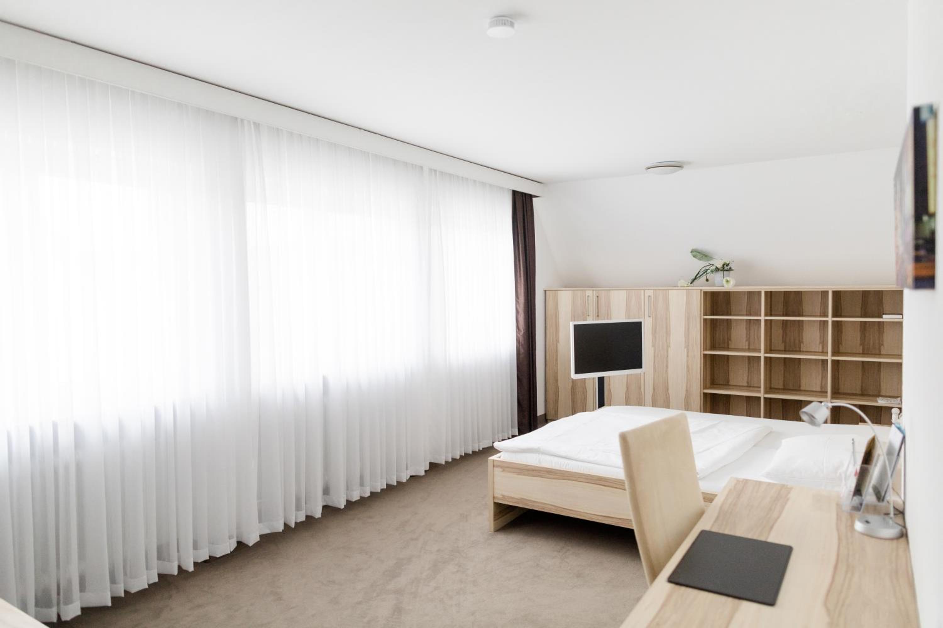 Double Room with Bath - Photo 5