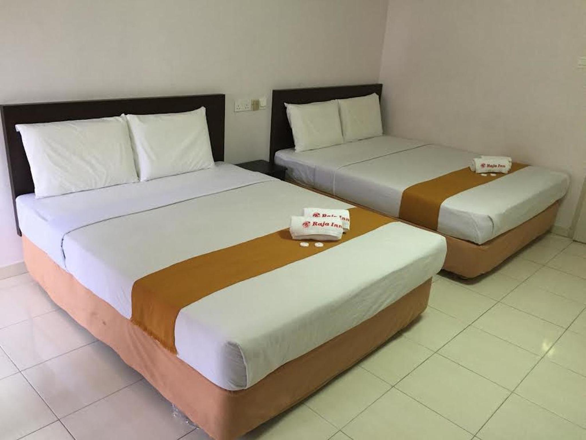 Deluxe Queen Room with Two Queen Beds photo 3