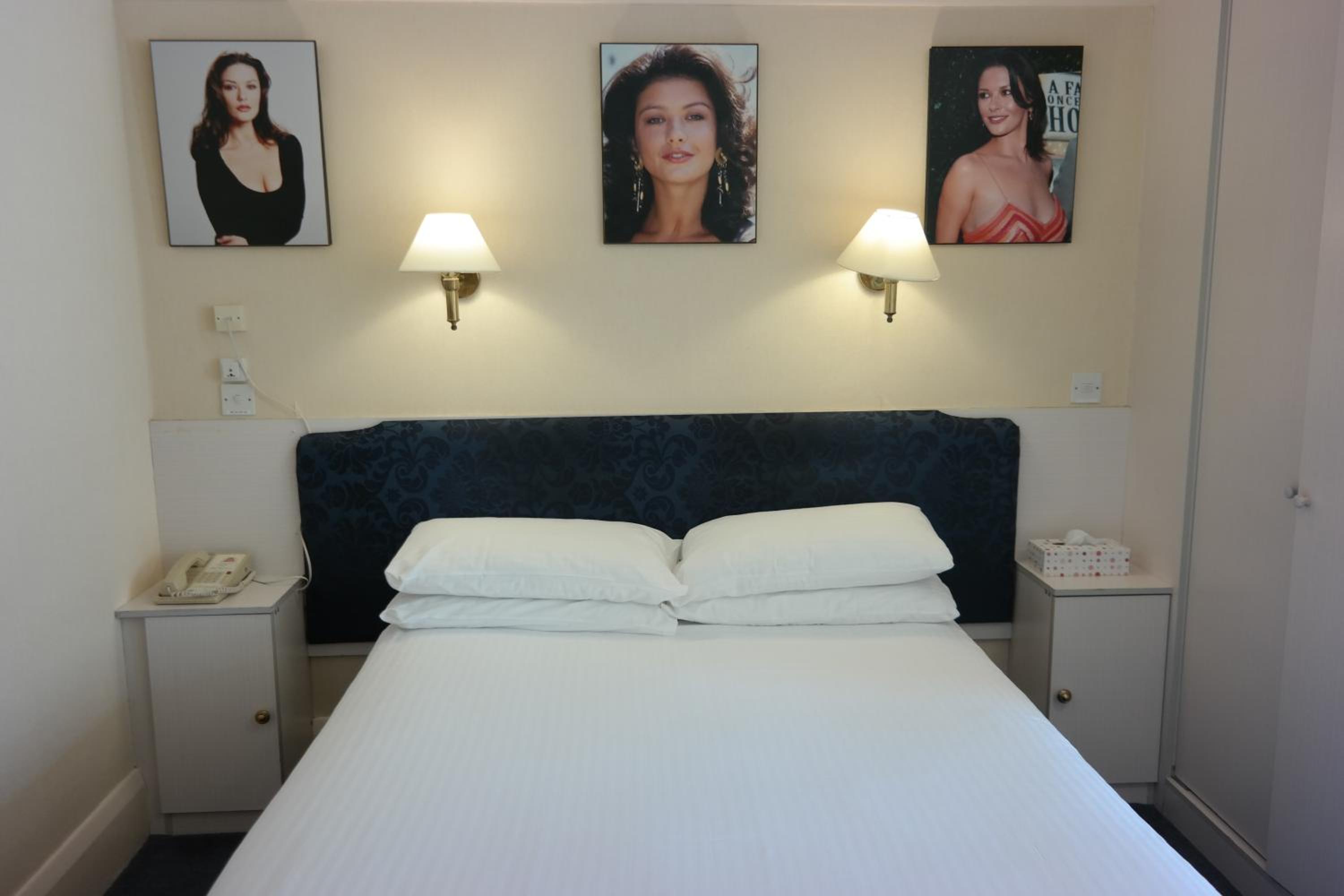 Standard Double Room - Photo 10