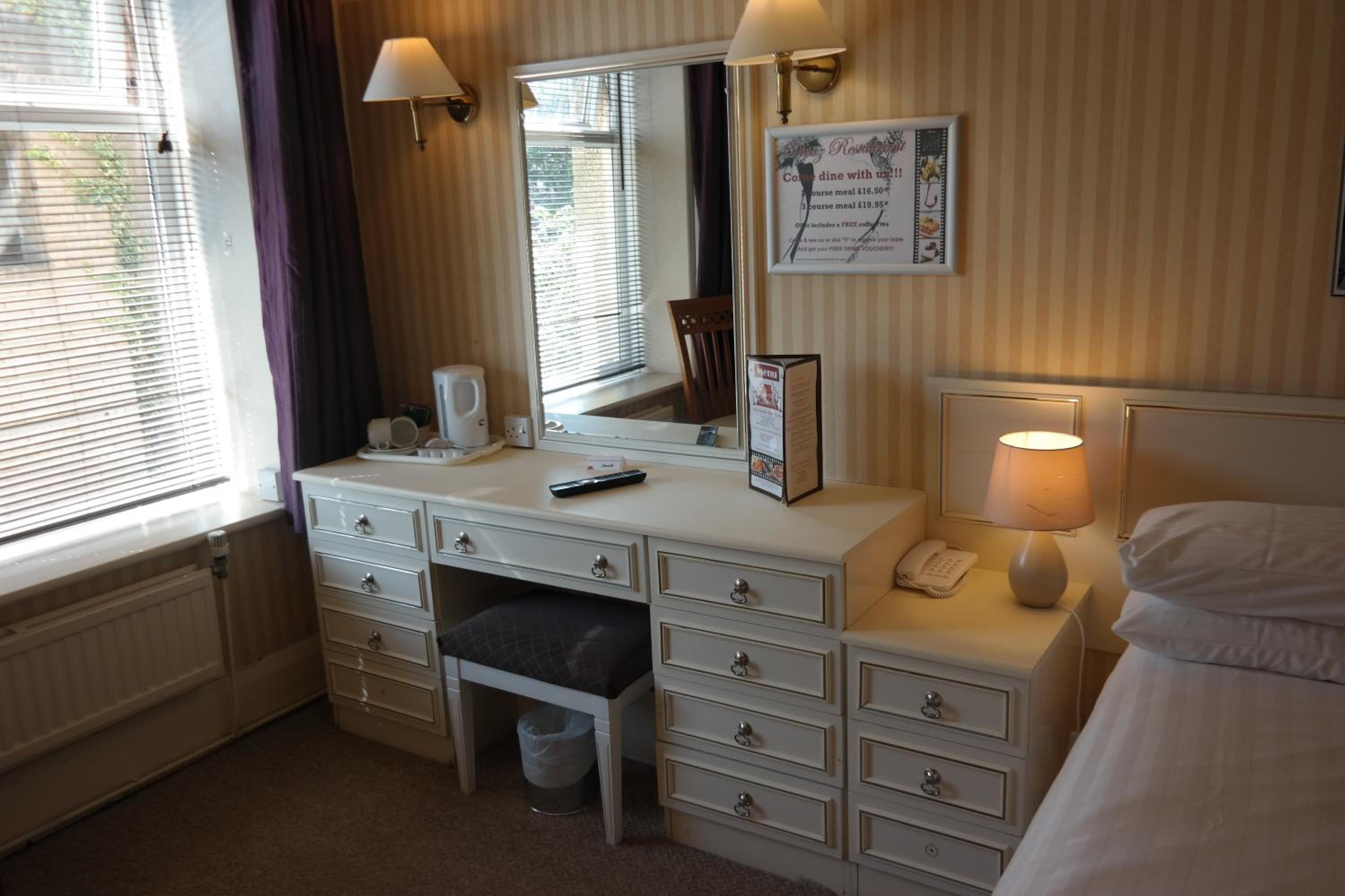 Standard Double Room - Photo 16
