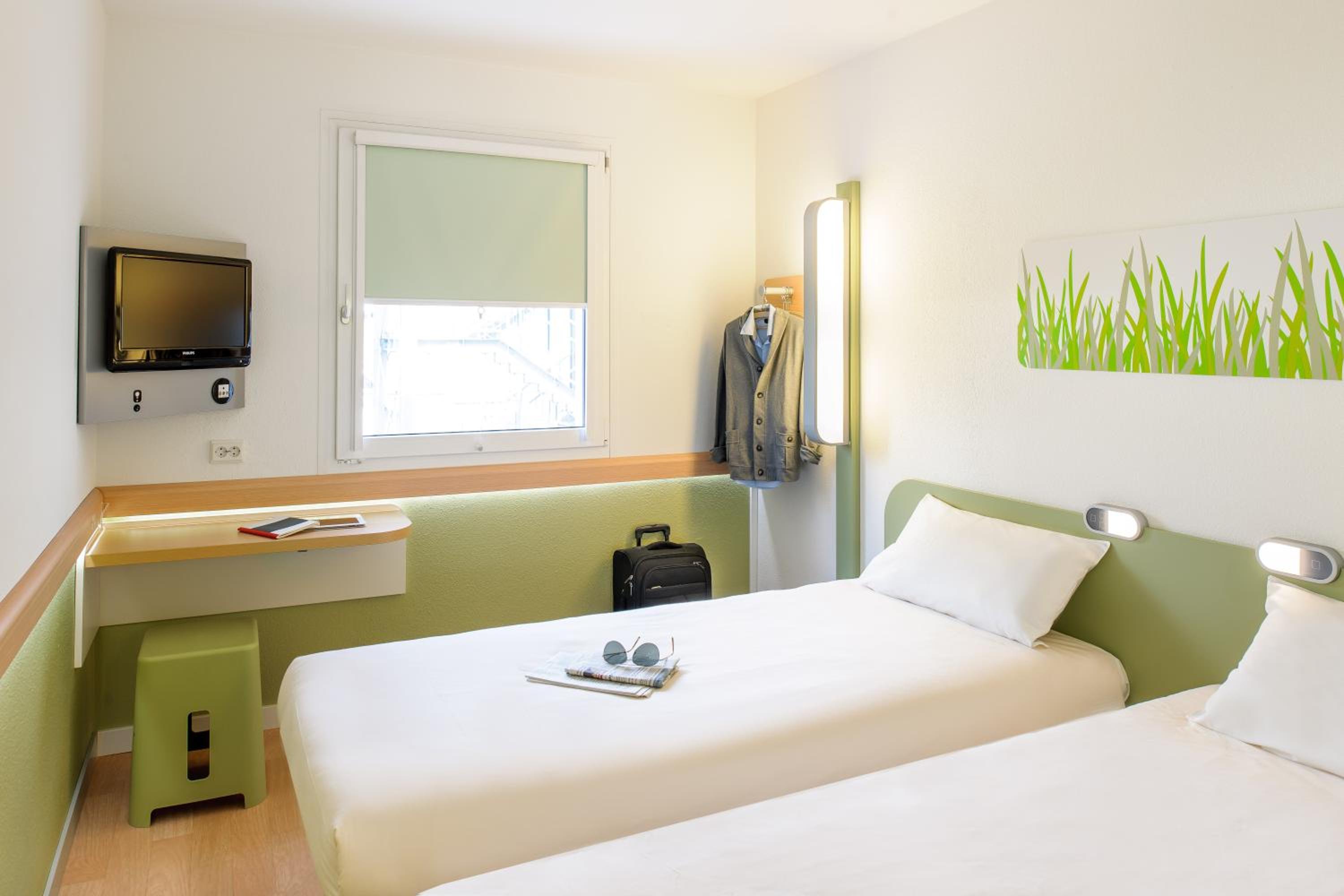 Twin Room - Photo 3