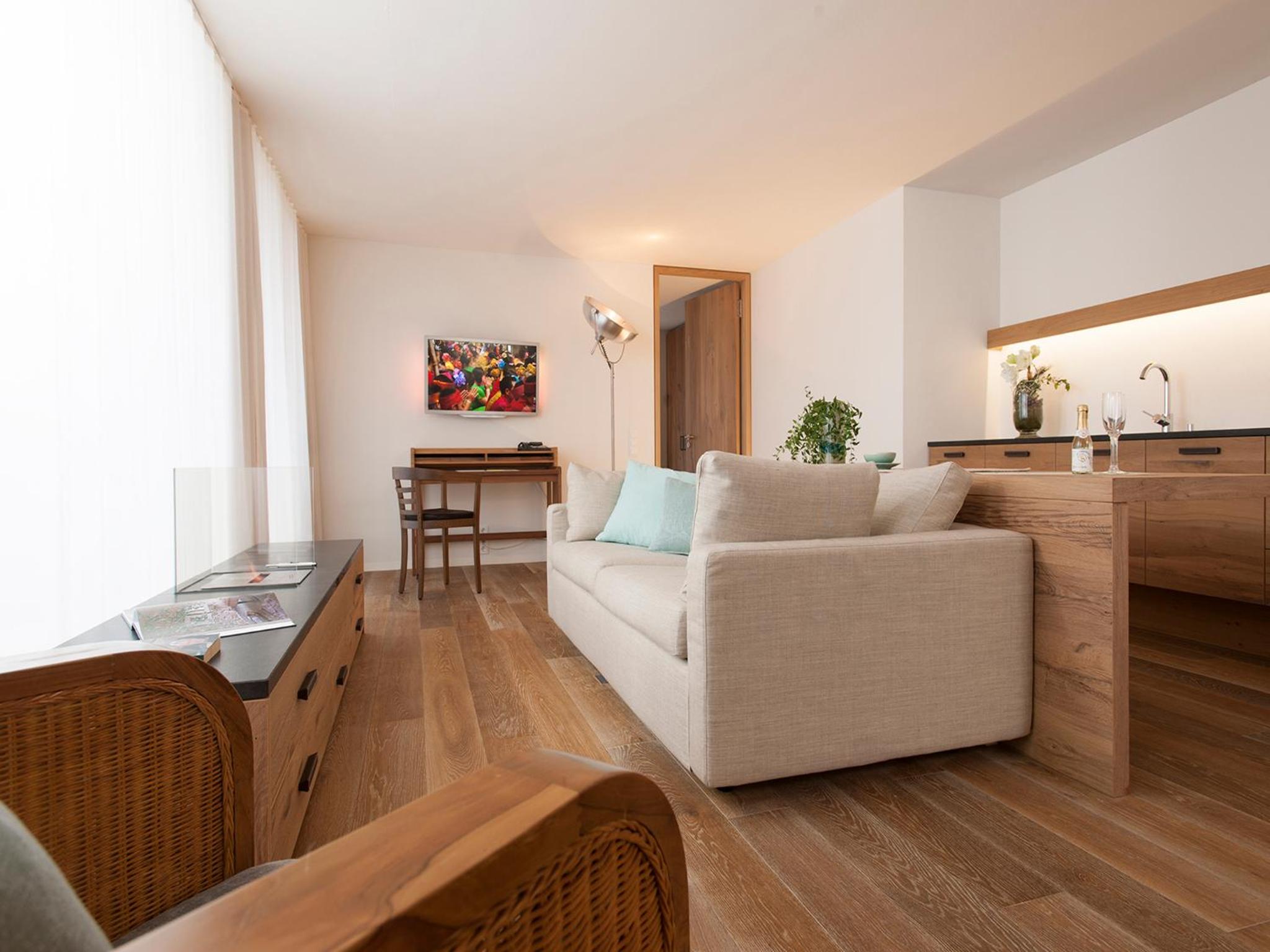 Panorama Suite with Village and Lake View