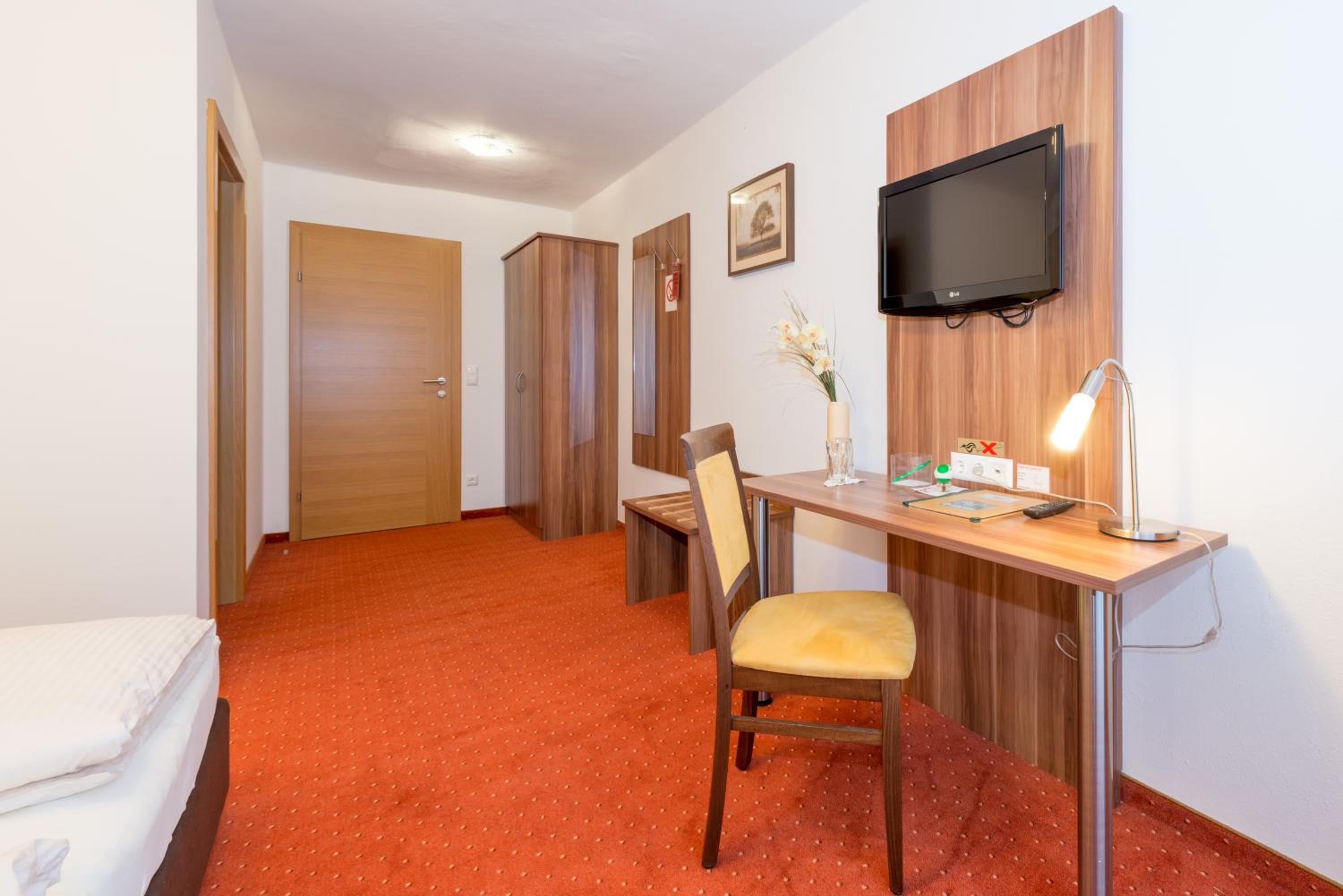 Classic Double Room with Balcony photo 3