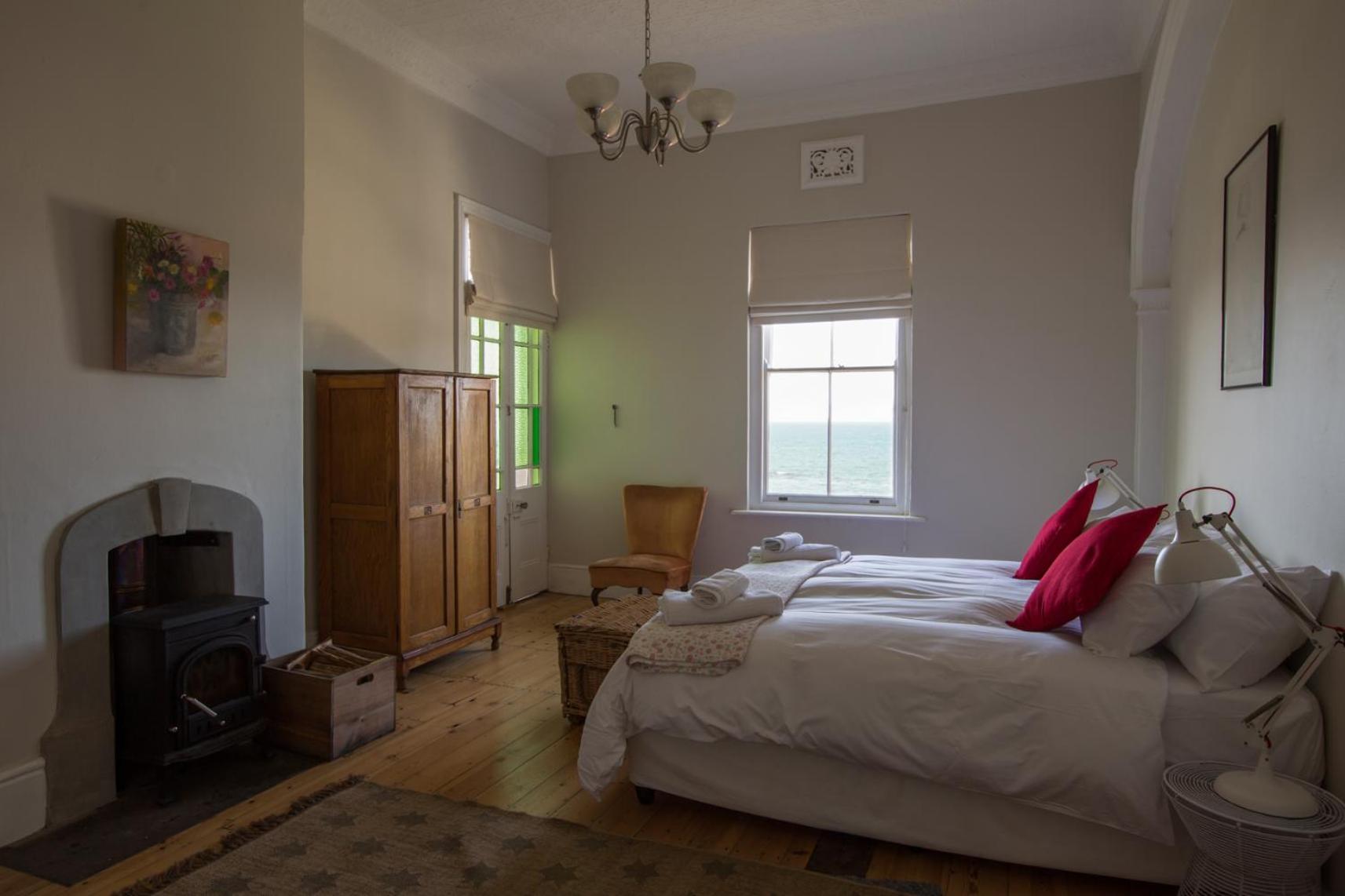 Family Room - Photo 2