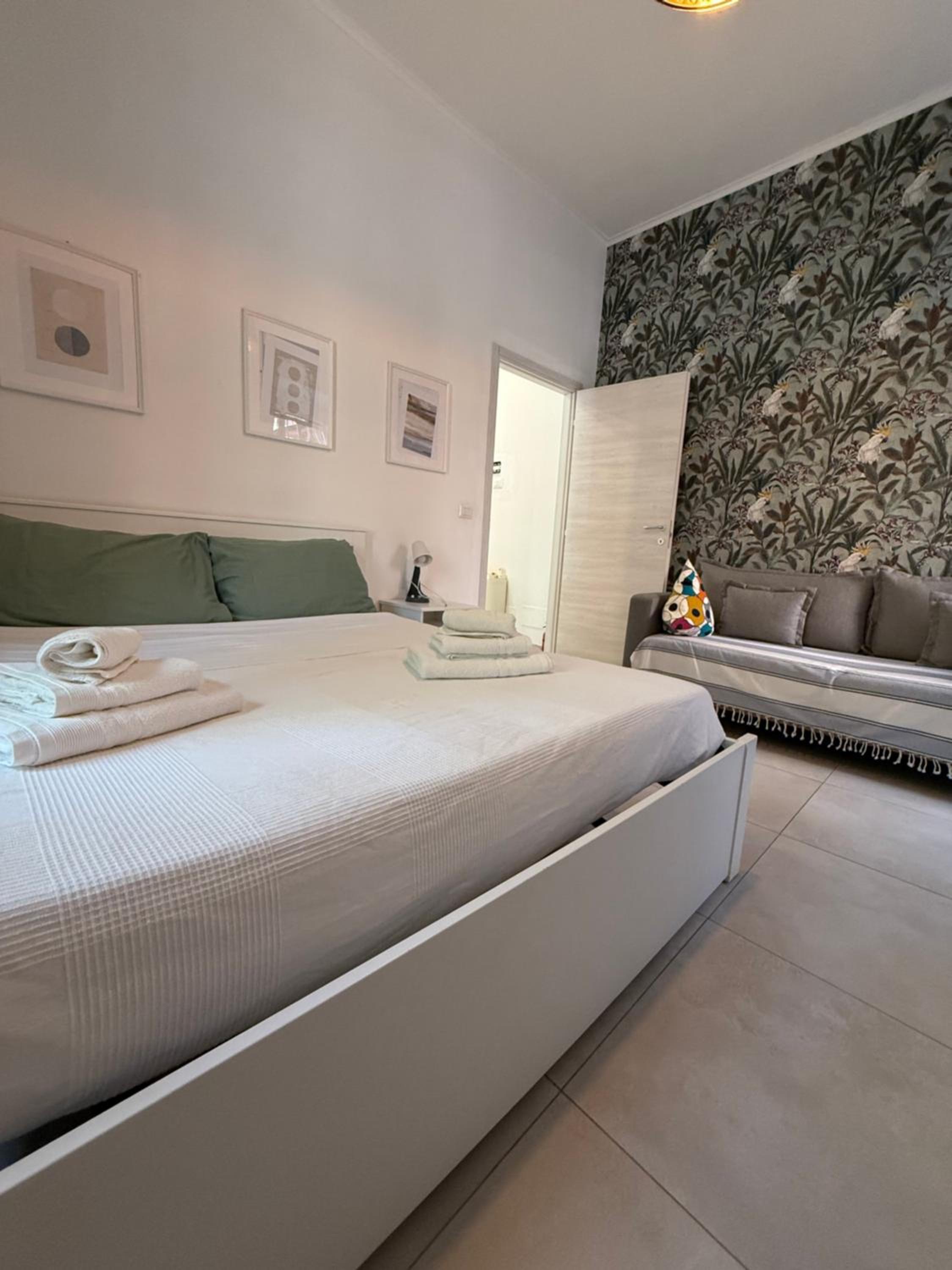 One-Bedroom Apartment with Terrace photo 1