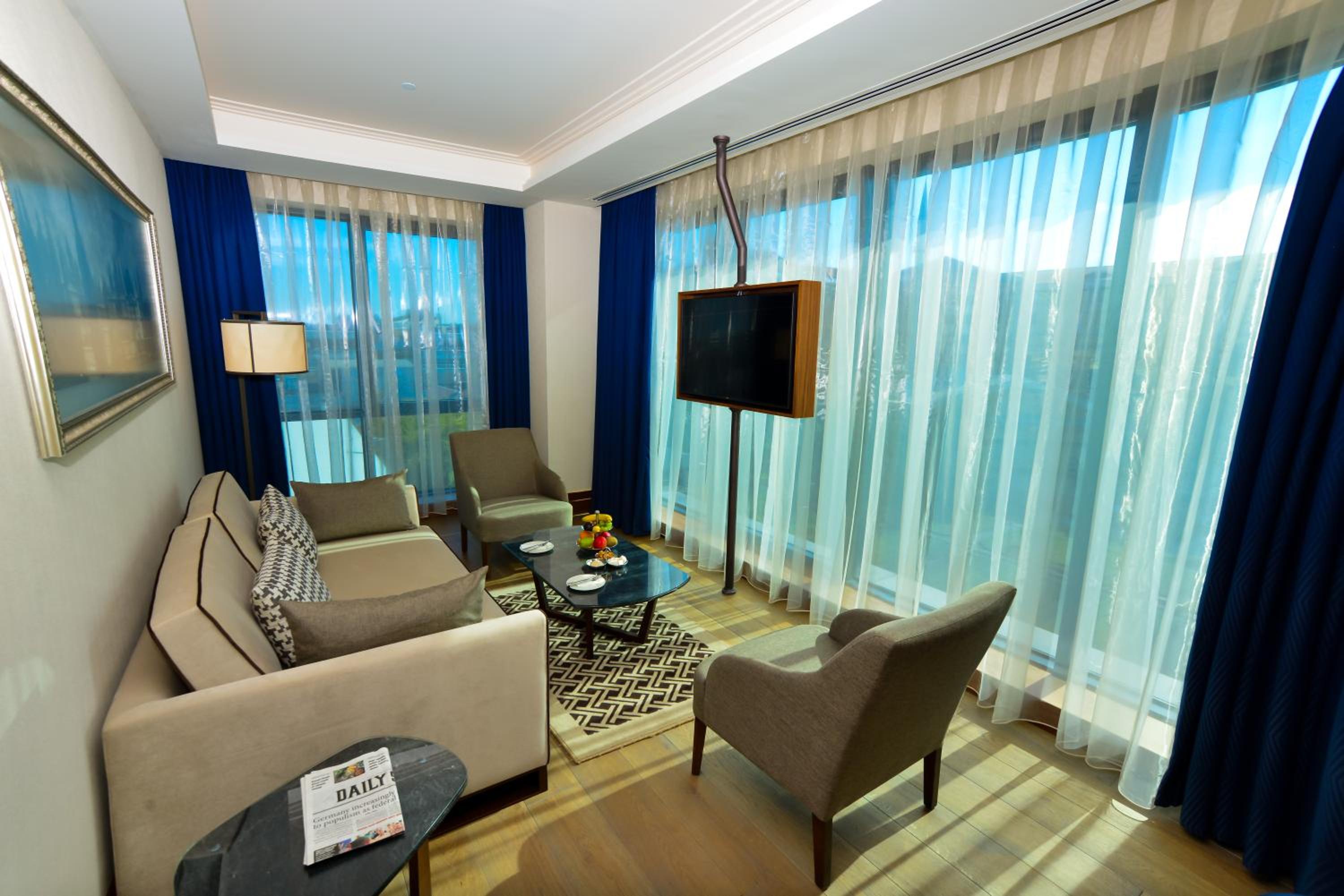 Suite with City View photo 3
