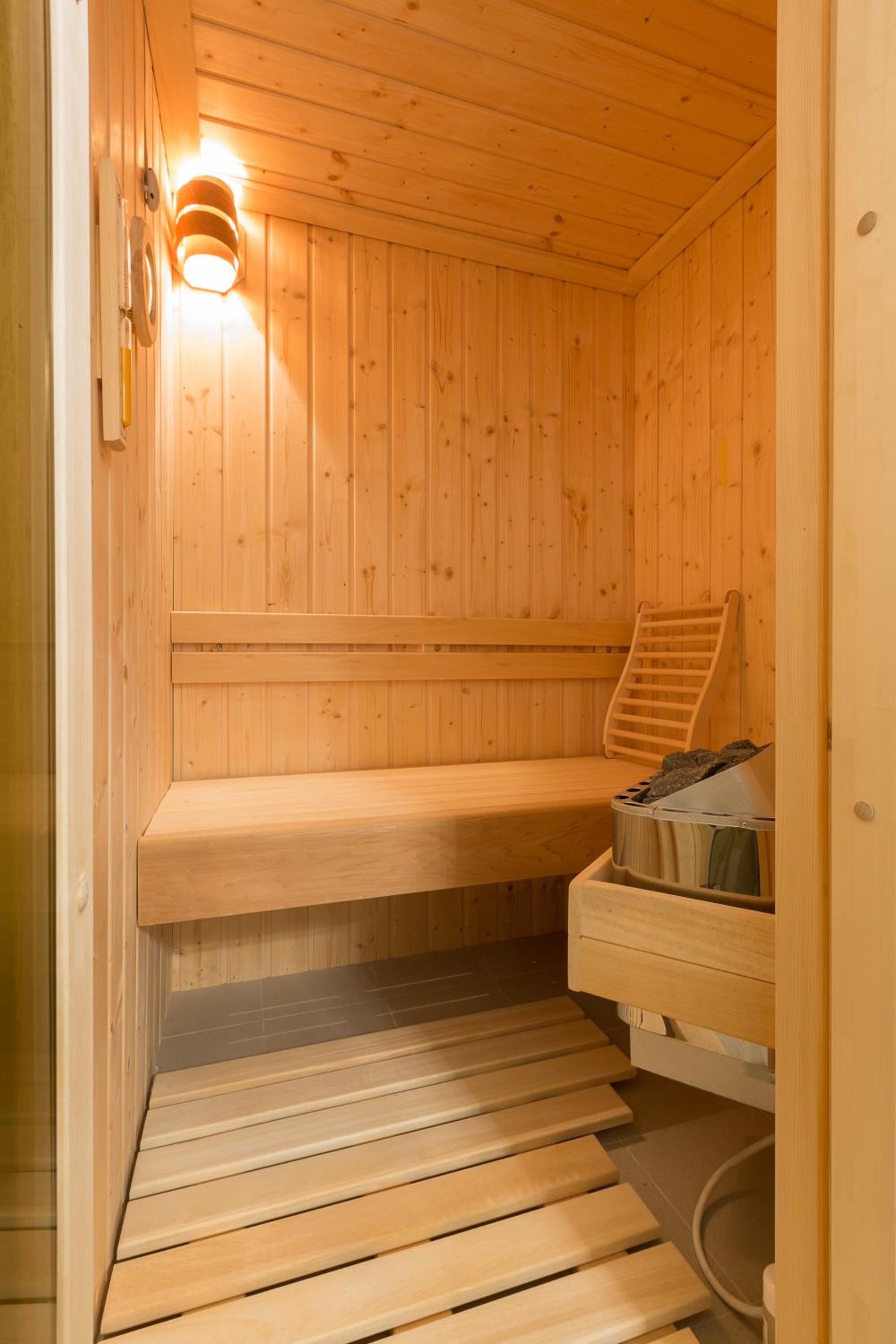 Apartment with Small Sauna and Bath - Photo 9